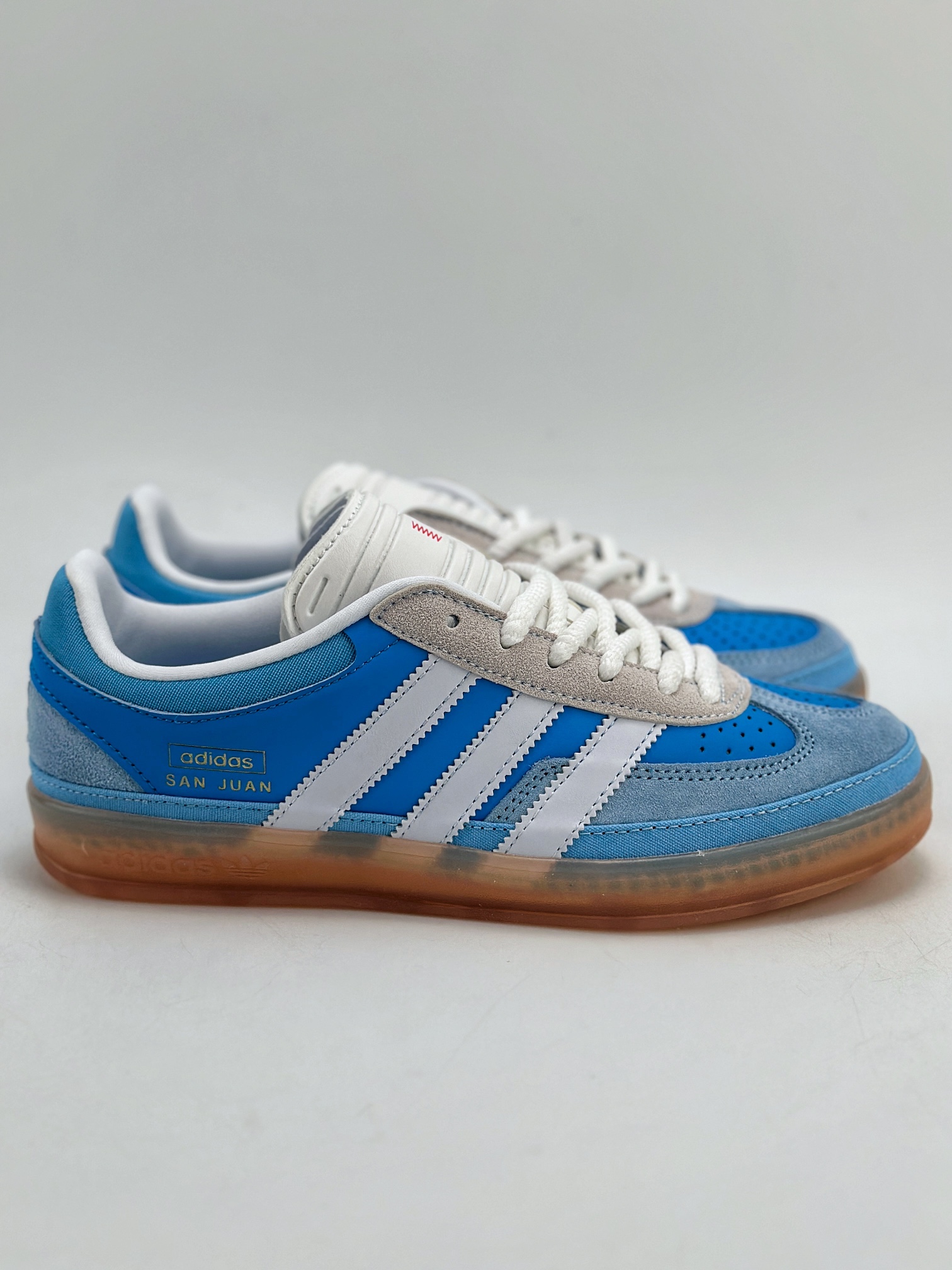 adidas Originals Gazelle INdoor x Bad Bunny 坏痞兔蓝白三叶草休闲防滑耐磨低帮板鞋   IF9734