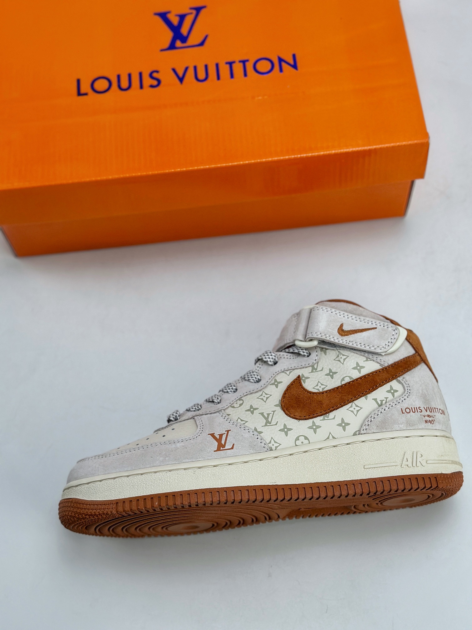 Nike Air Force 1 Mid 07 x Louis Vuitton 白棕印花  DQ7688-400