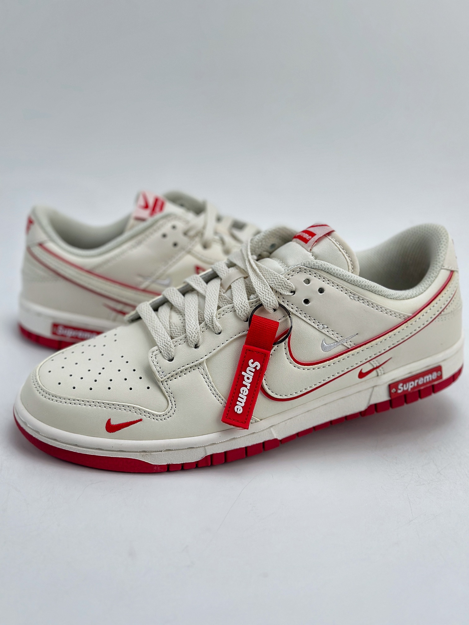 Nike SB Dunk Low x Supreme 白红三钩  DJ2024-004