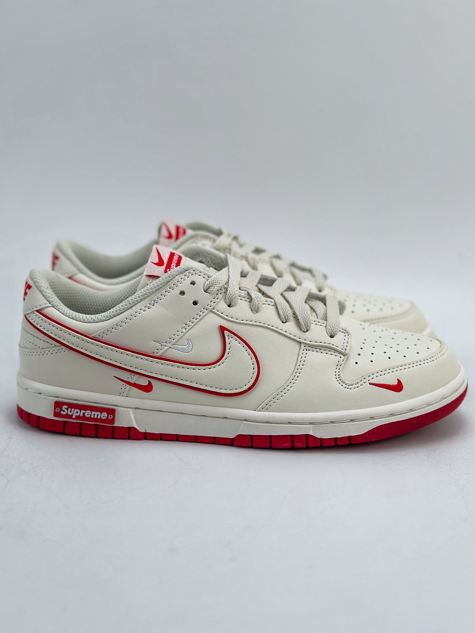 Nike SB Dunk Low x Supreme 白红三钩  DJ2024-004