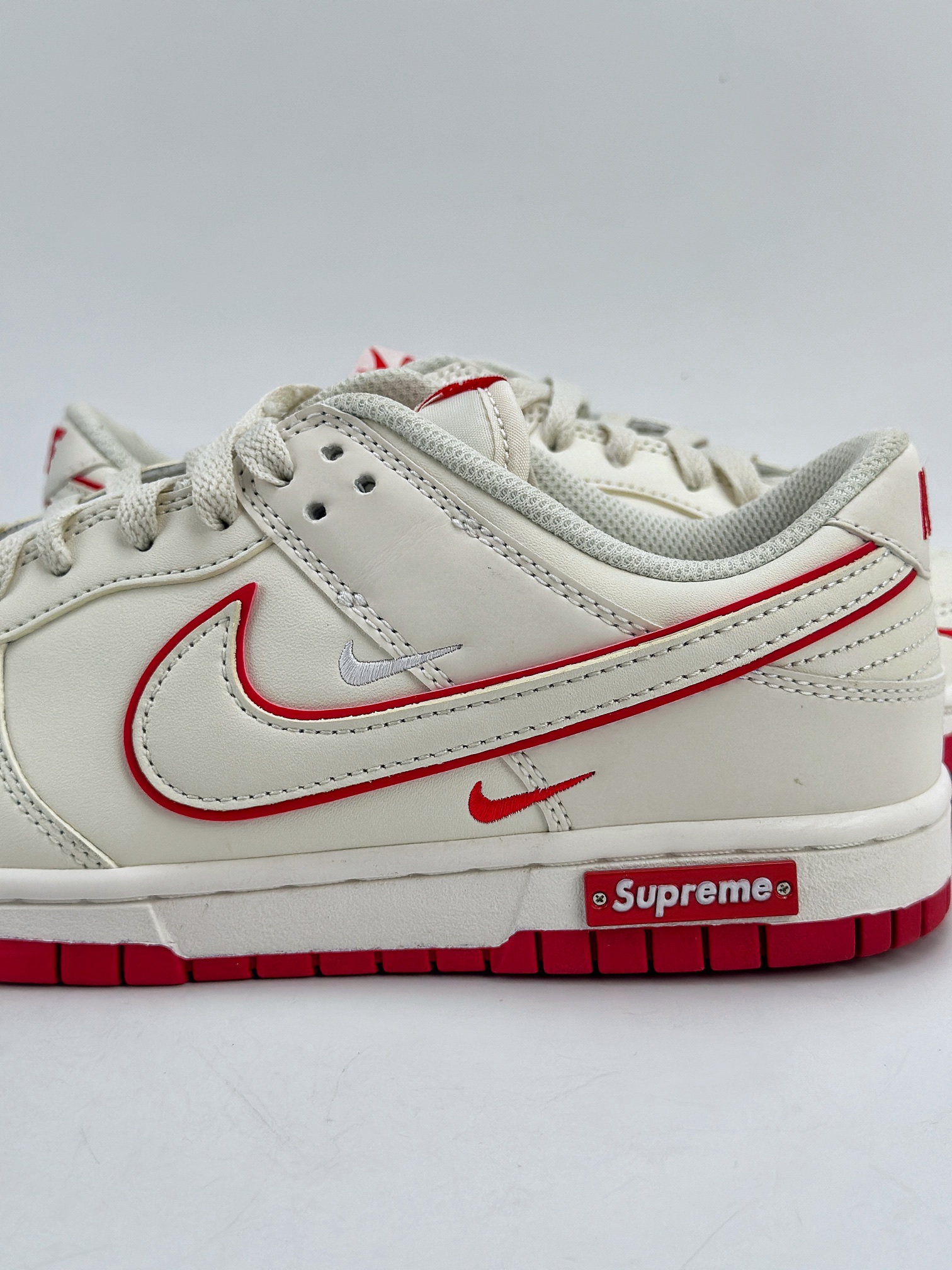 Nike SB Dunk Low x Supreme 白红三钩  DJ2024-004