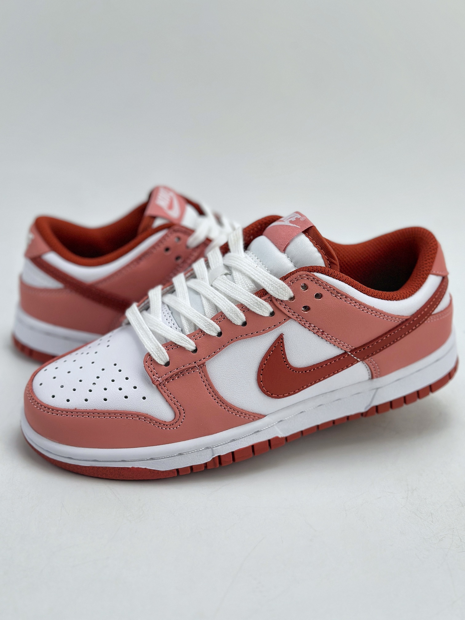 NIKE SB Dunk Low ”Strangelove” 白粉  FQ8876-618