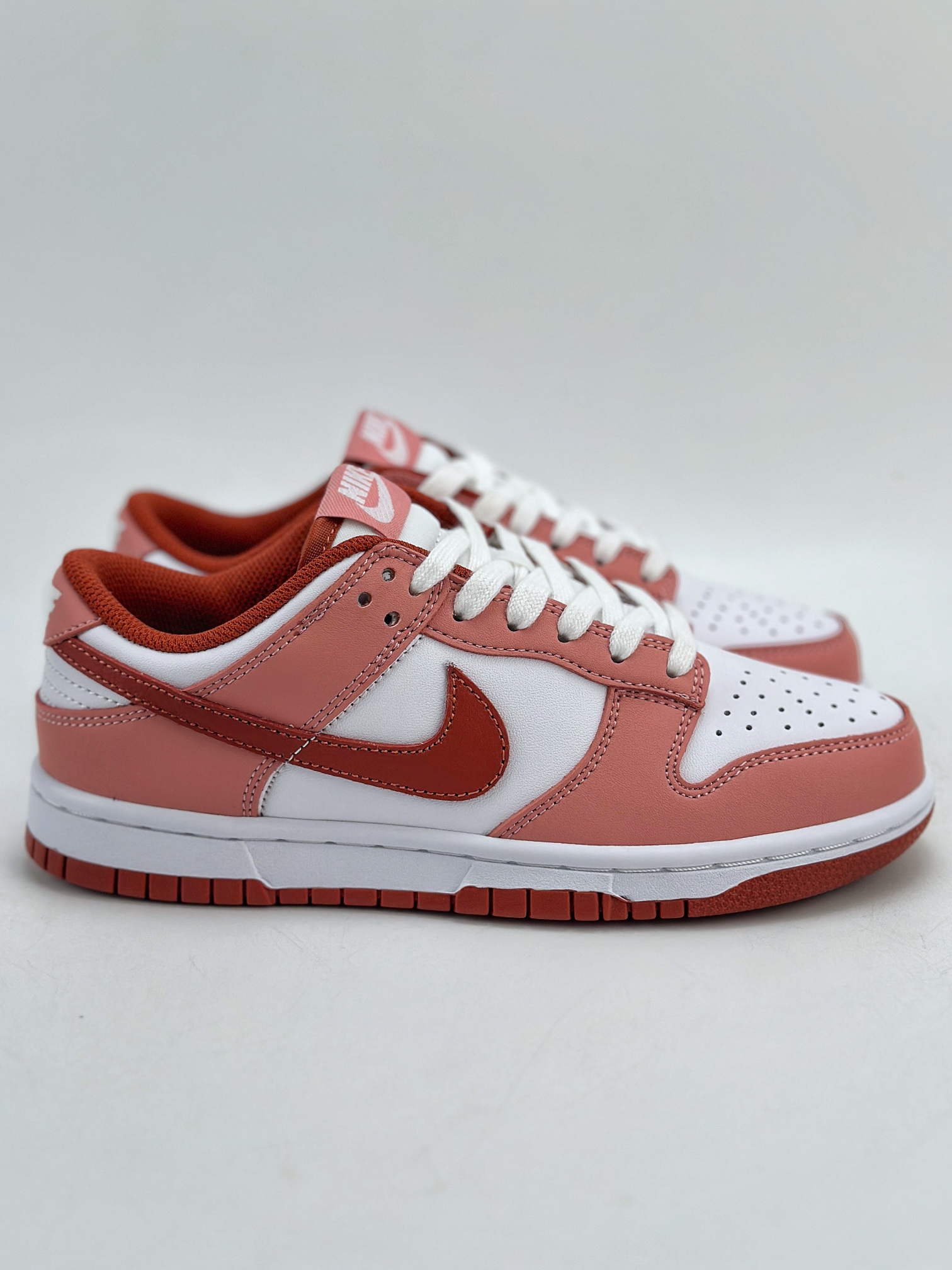 NIKE SB Dunk Low ”Strangelove” 白粉  FQ8876-618