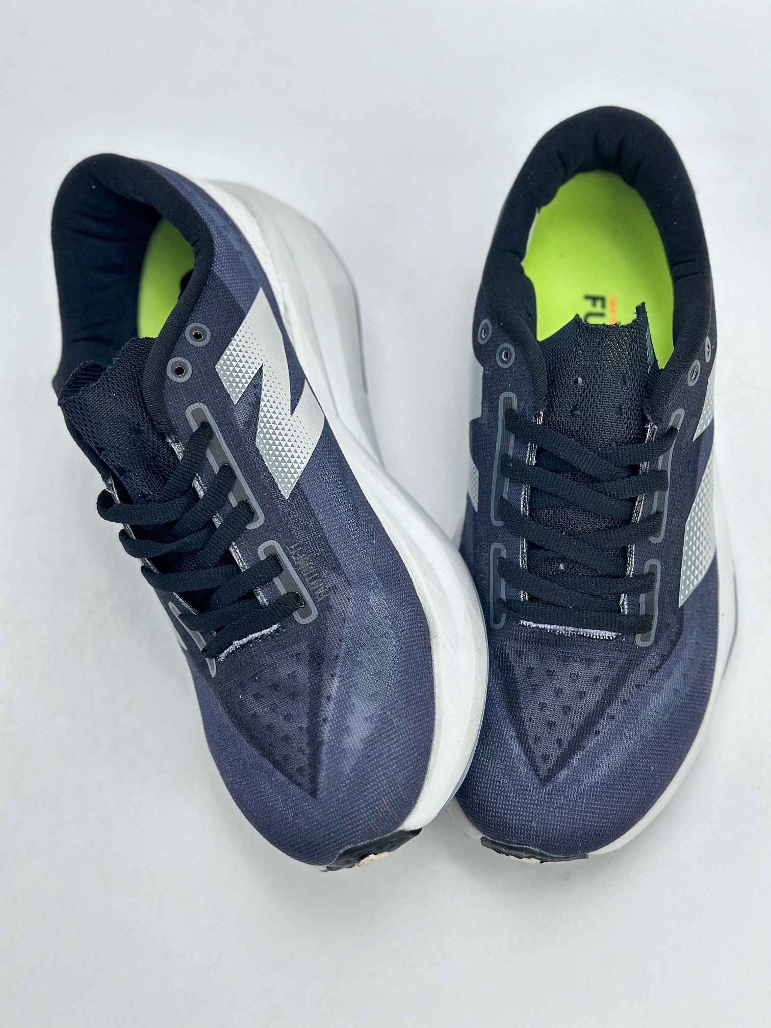 New Balance FuelCell SuperComp Trainer V2 新百伦NB系列超轻量化低帮休闲运动慢跑鞋   MFCXLK4