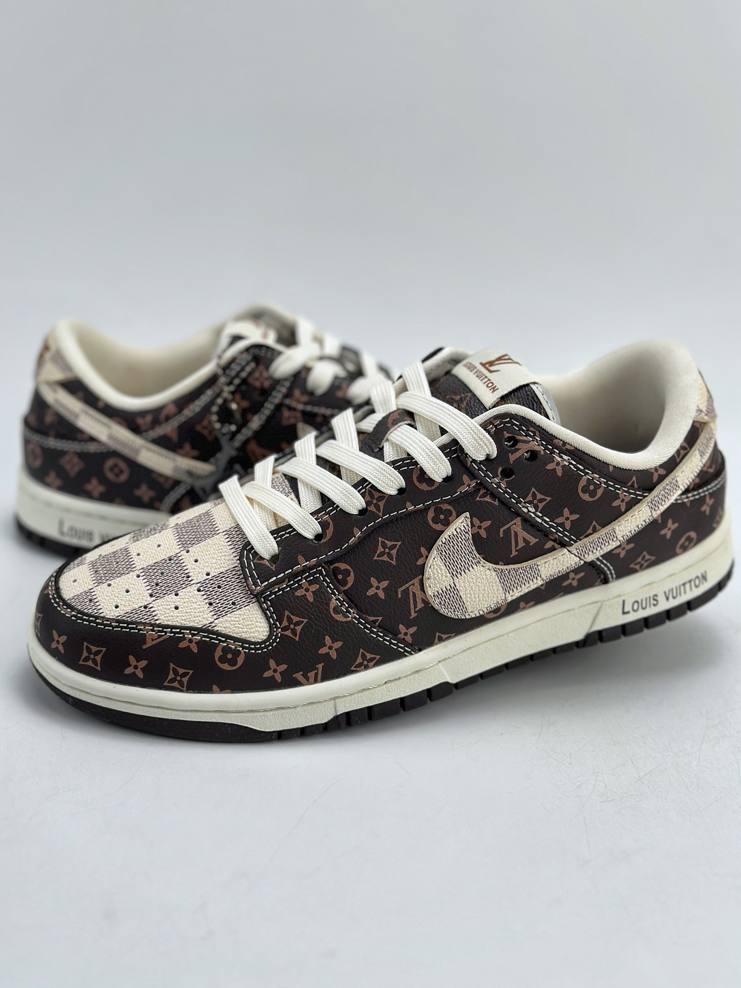 Nike SB Dunk Low x Louis Vuitton 白棕经典老花  SJ2068-255