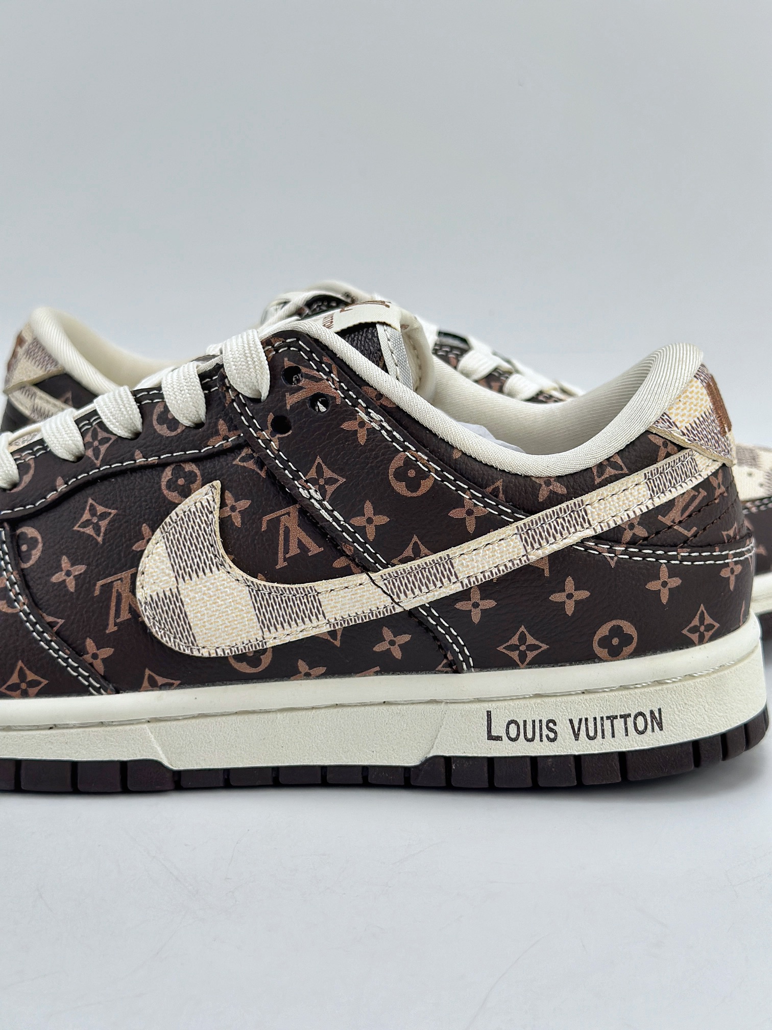 Nike SB Dunk Low x Louis Vuitton 白棕经典老花  SJ2068-255