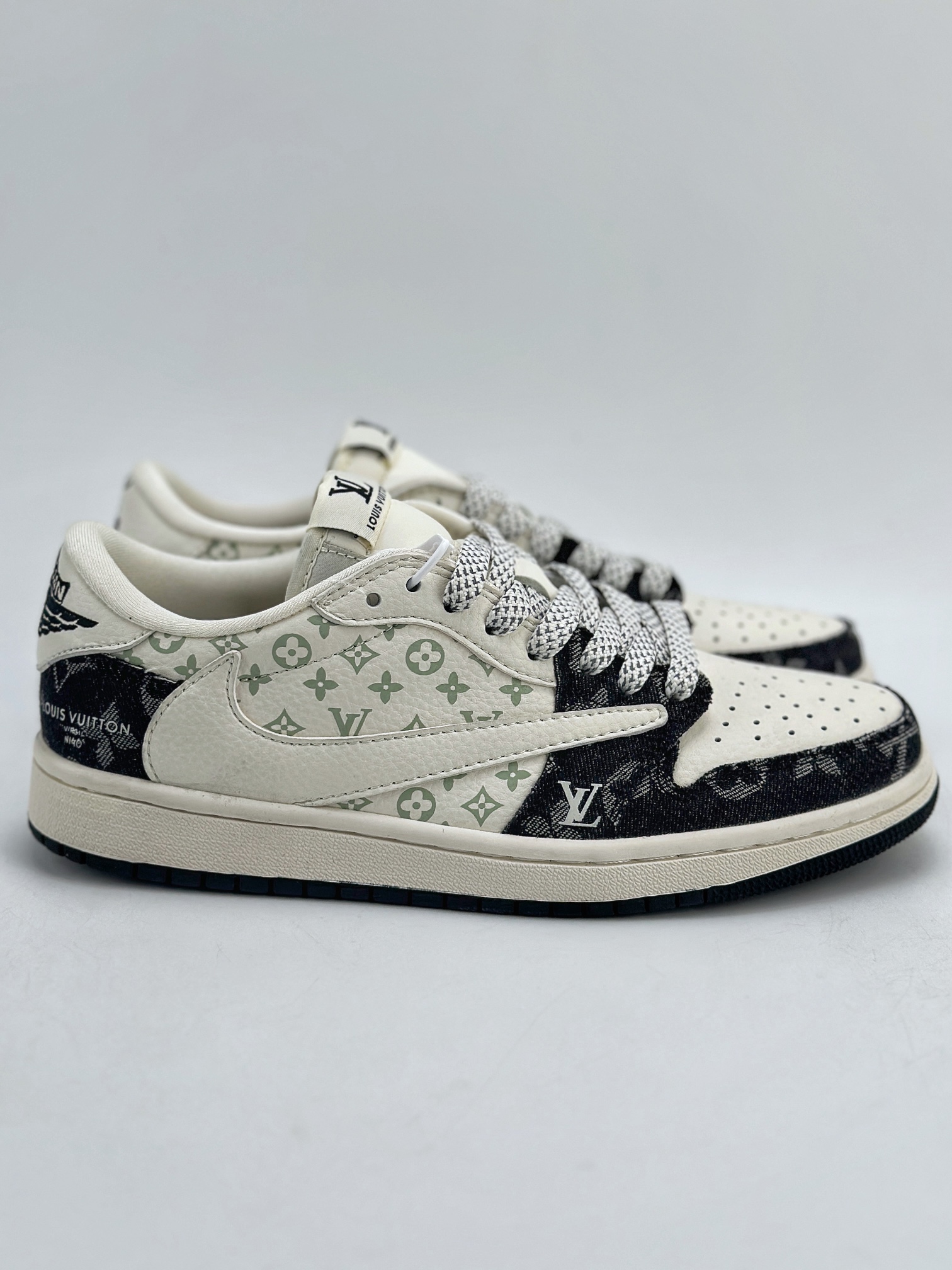 Travis Scott x Nike Air Jordan 1 Low x Louis Vuitton 三方联名 Air Jordan 1 Low 反转白黑牛仔布倒钩  SJ2068-008