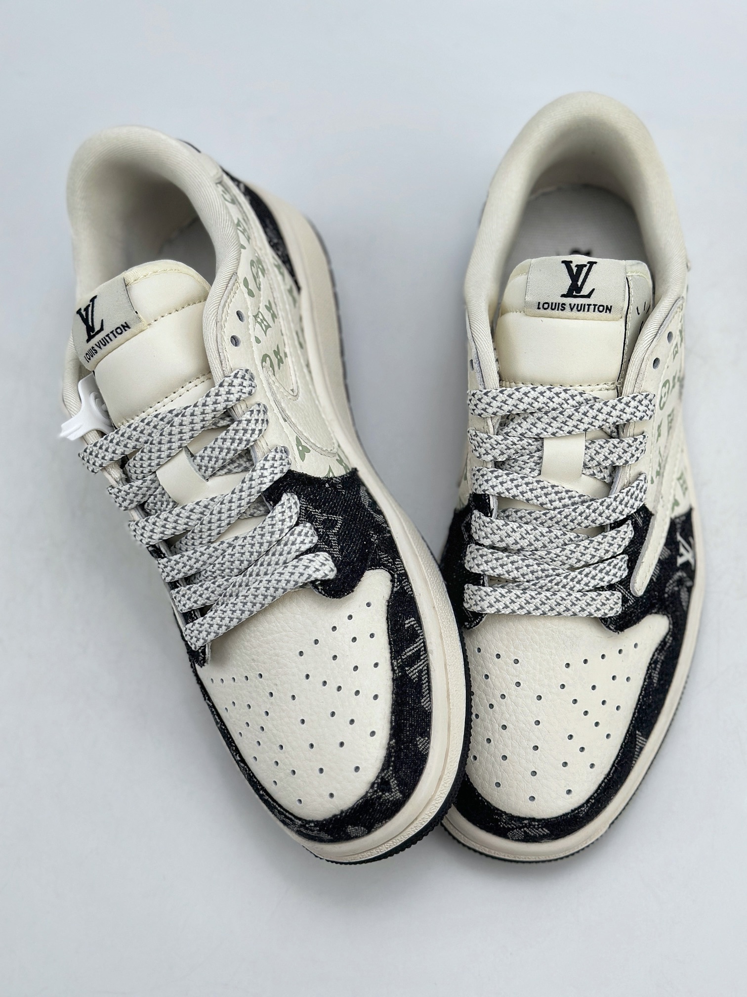 Travis Scott x Nike Air Jordan 1 Low x Louis Vuitton 三方联名 Air Jordan 1 Low 反转白黑牛仔布倒钩  SJ2068-008