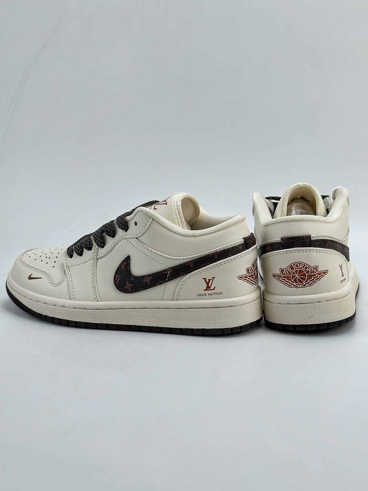 Air Jordan 1 Retro Low x Louis Vuitton 白棕满天星  WG8850 004