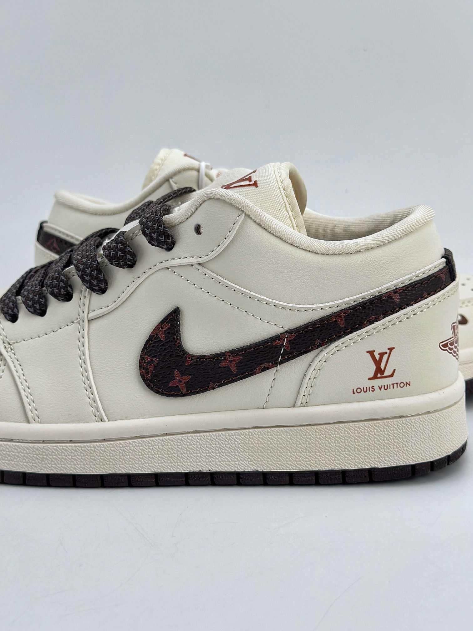 Air Jordan 1 Retro Low x Louis Vuitton 白棕满天星  WG8850 004