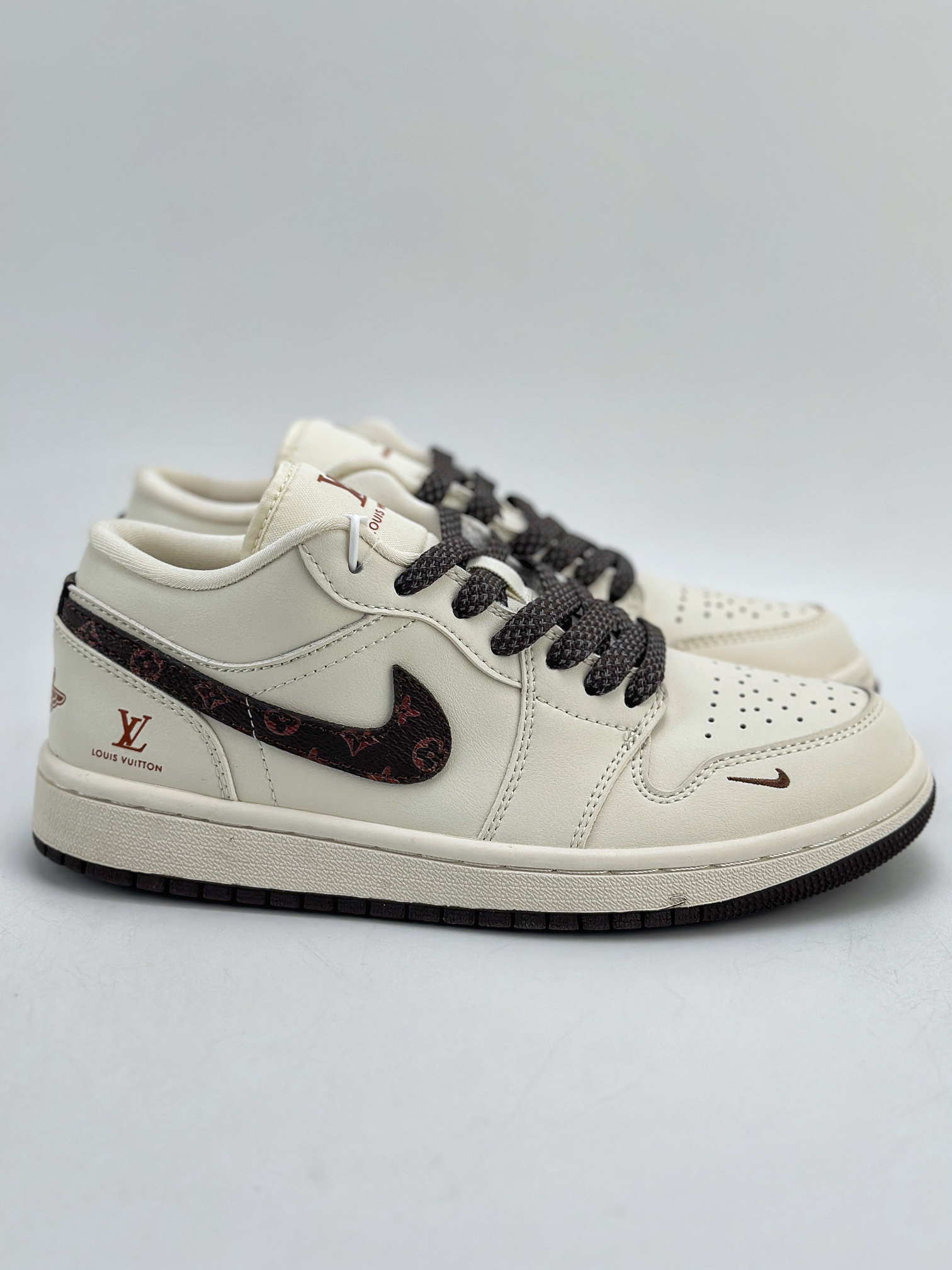 Air Jordan 1 Retro Low x Louis Vuitton 白棕满天星  WG8850 004