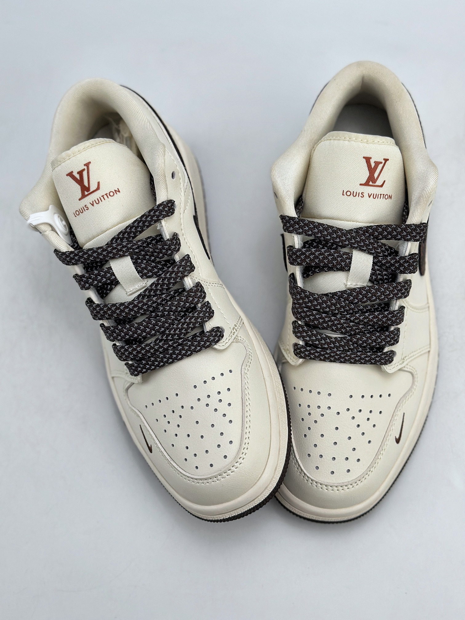 Air Jordan 1 Retro Low x Louis Vuitton 白棕满天星  WG8850 004