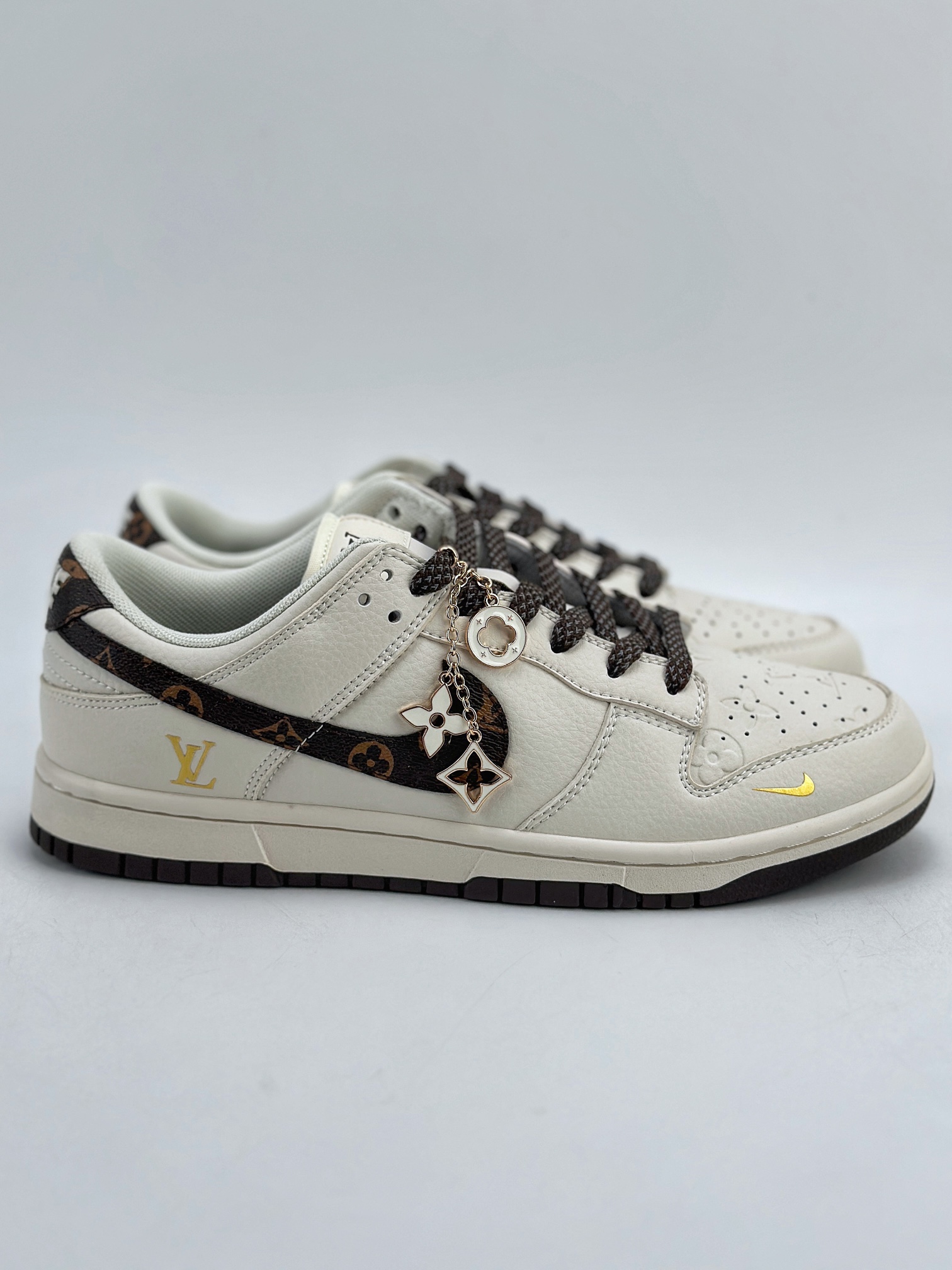 NIKE SB Dunk Low x Louis Vuitton 白棕满天星 XD6188-017