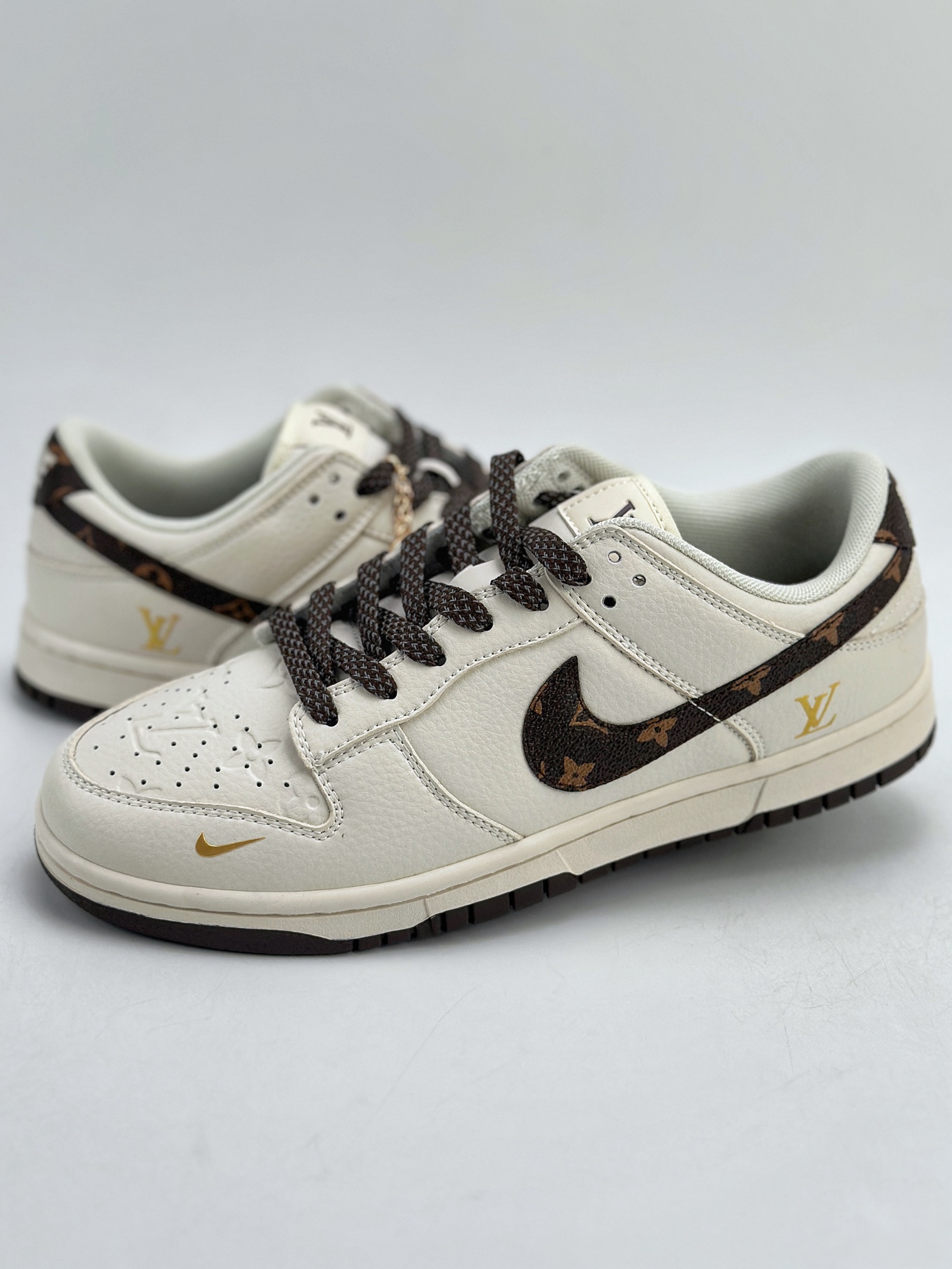 NIKE SB Dunk Low x Louis Vuitton 白棕满天星 XD6188-017