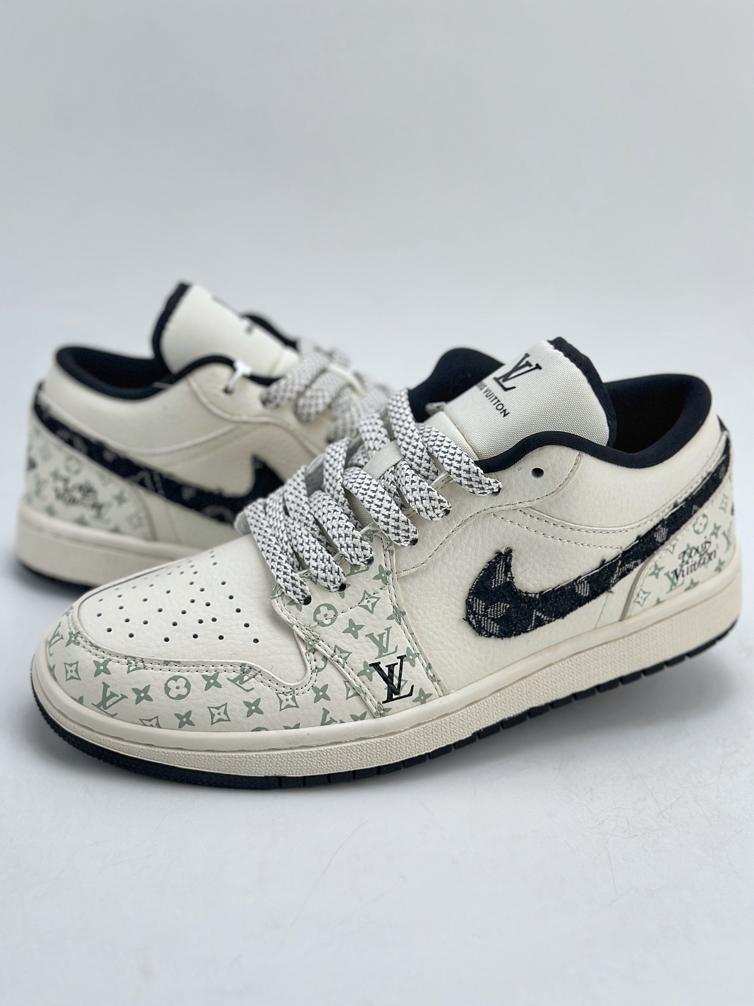 Air Jordan 1 Retro Low x Louis Vuitton 白黑满天星  SJ9950-006