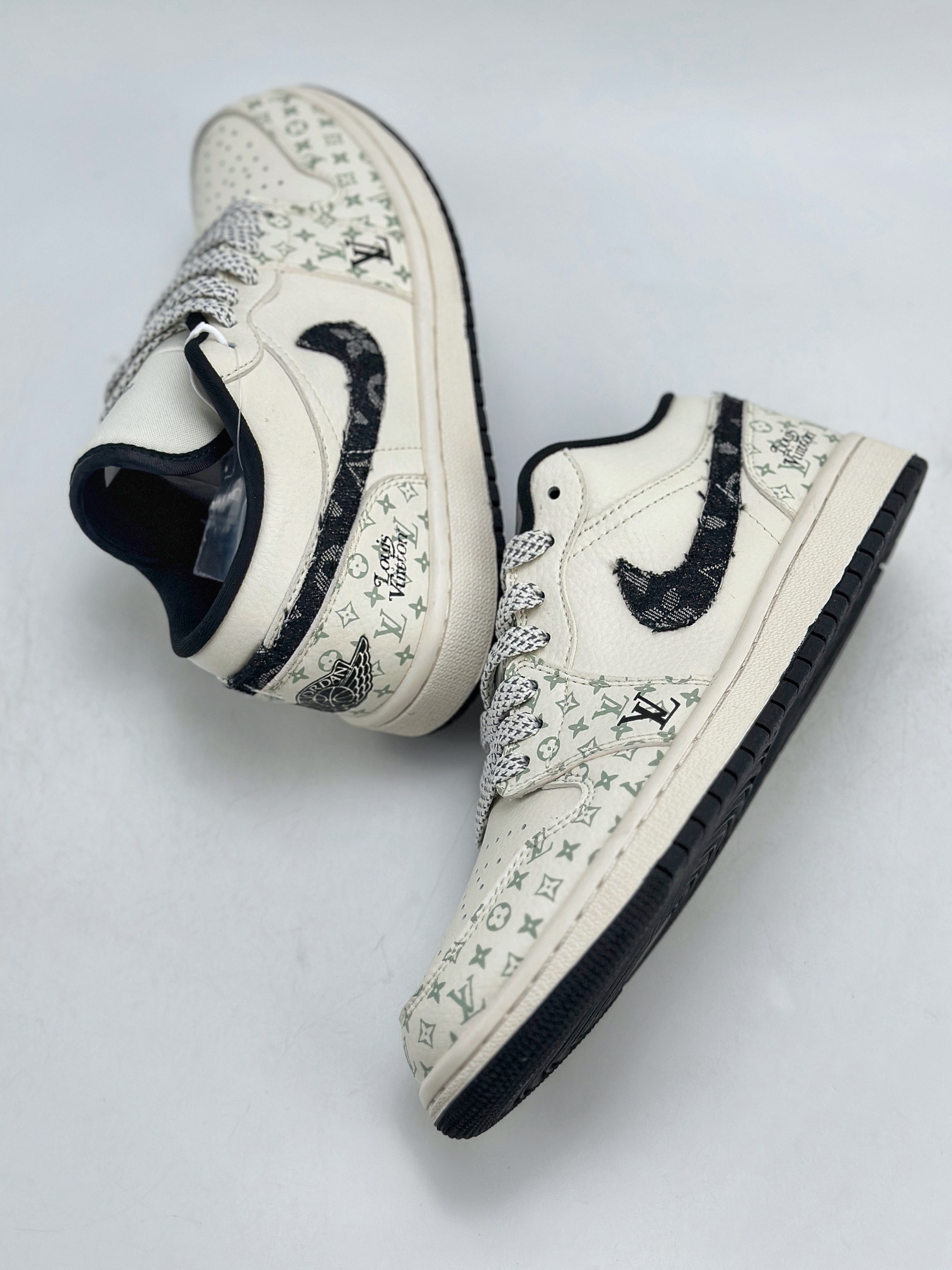 Air Jordan 1 Retro Low x Louis Vuitton 白黑满天星  SJ9950-006