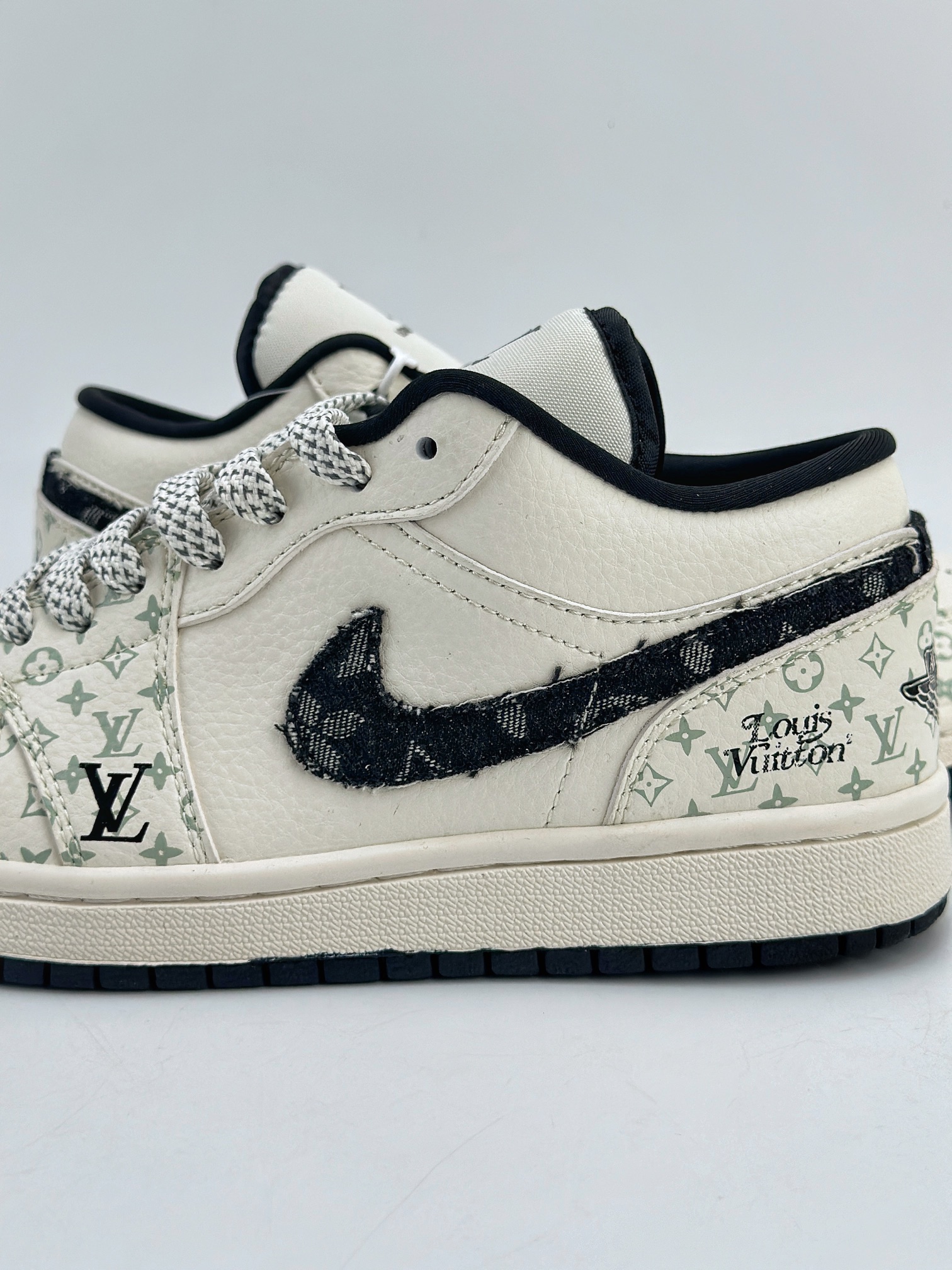 Air Jordan 1 Retro Low x Louis Vuitton 白黑满天星  SJ9950-006