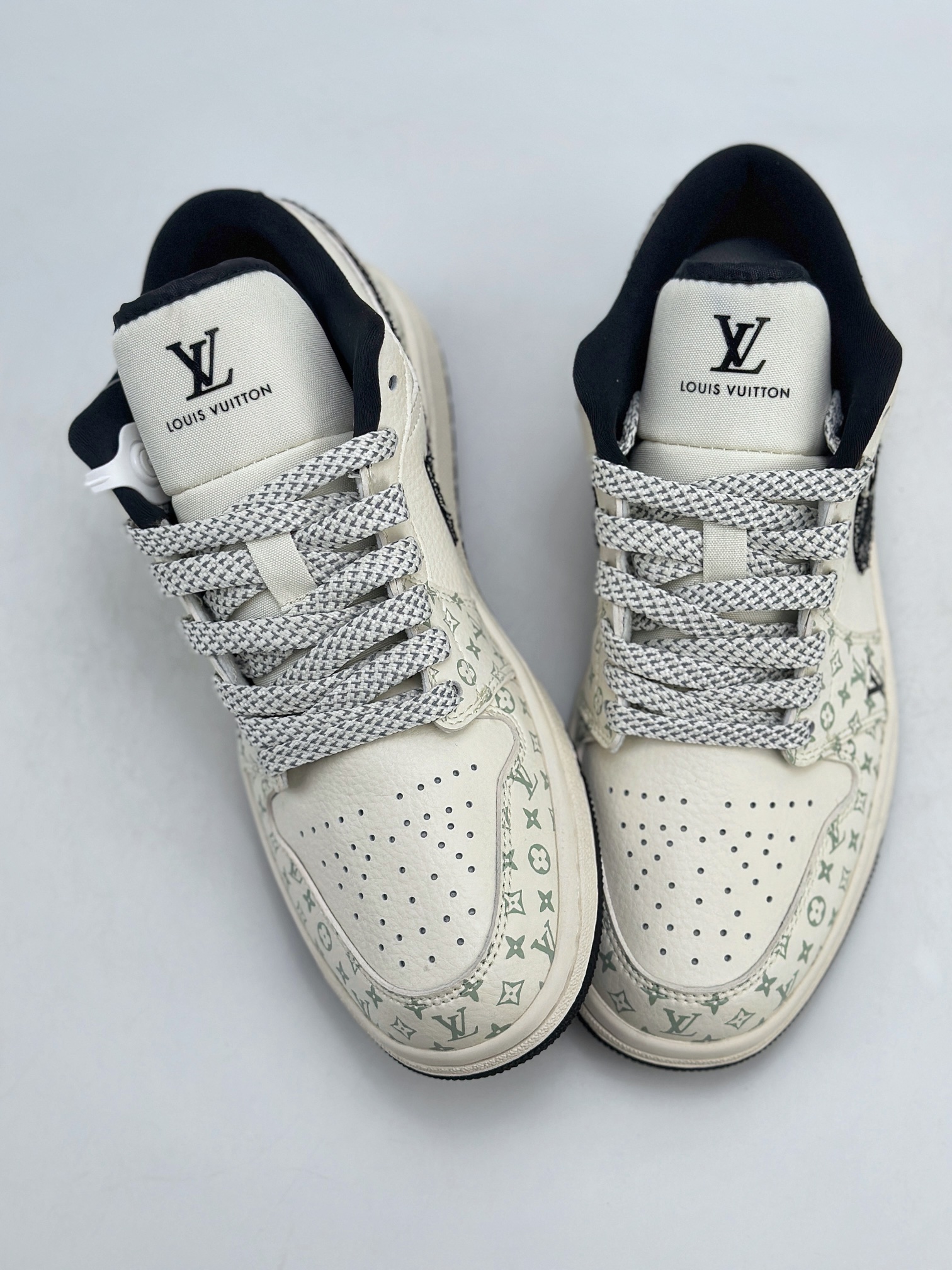 Air Jordan 1 Retro Low x Louis Vuitton 白黑满天星  SJ9950-006