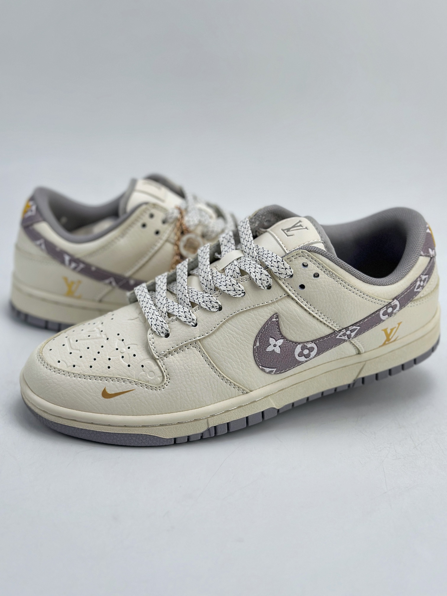 NIKE SB Dunk Low x Louis Vuitton 白紫满天星  XD6188-021