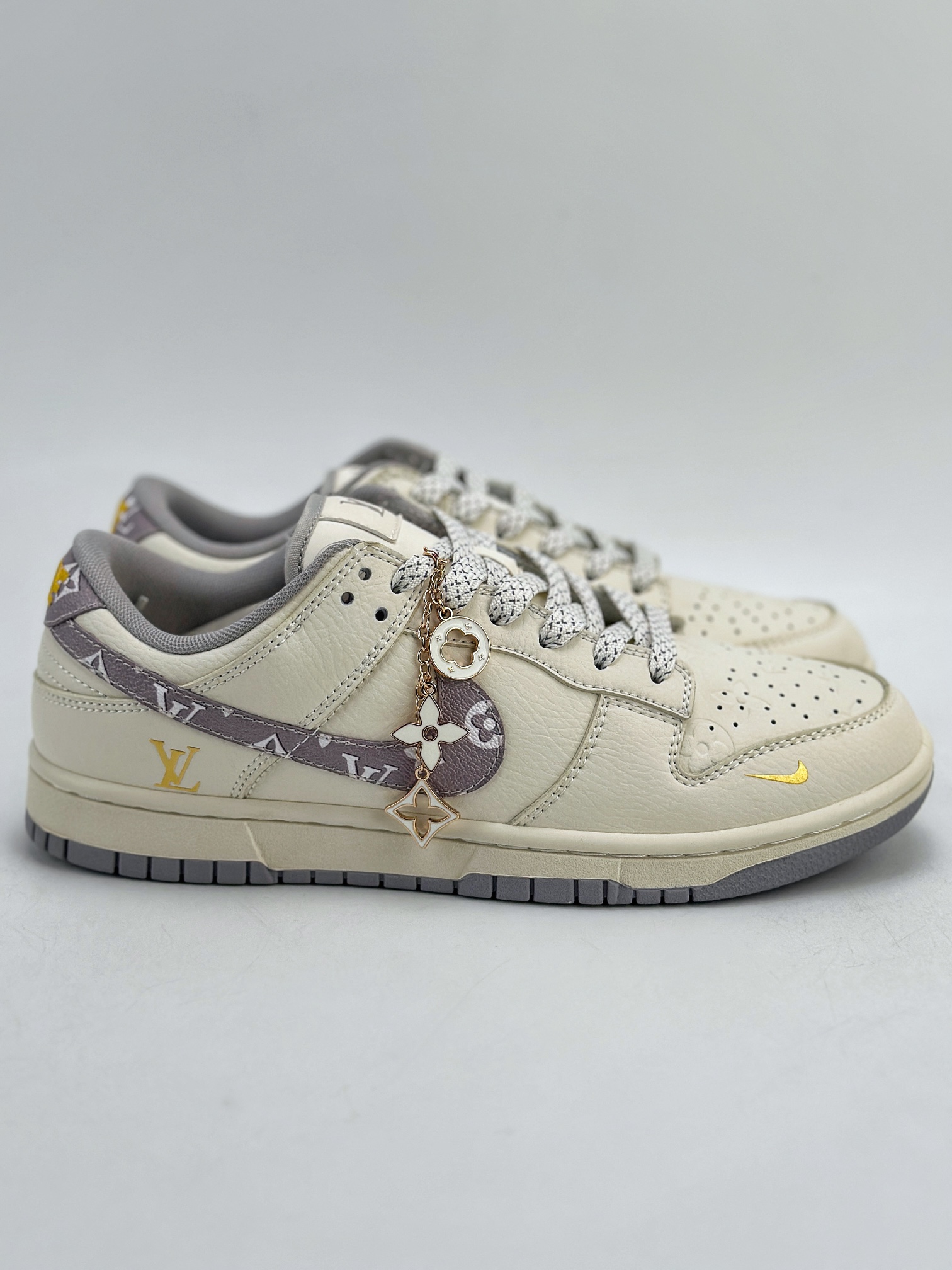 NIKE SB Dunk Low x Louis Vuitton 白紫满天星  XD6188-021