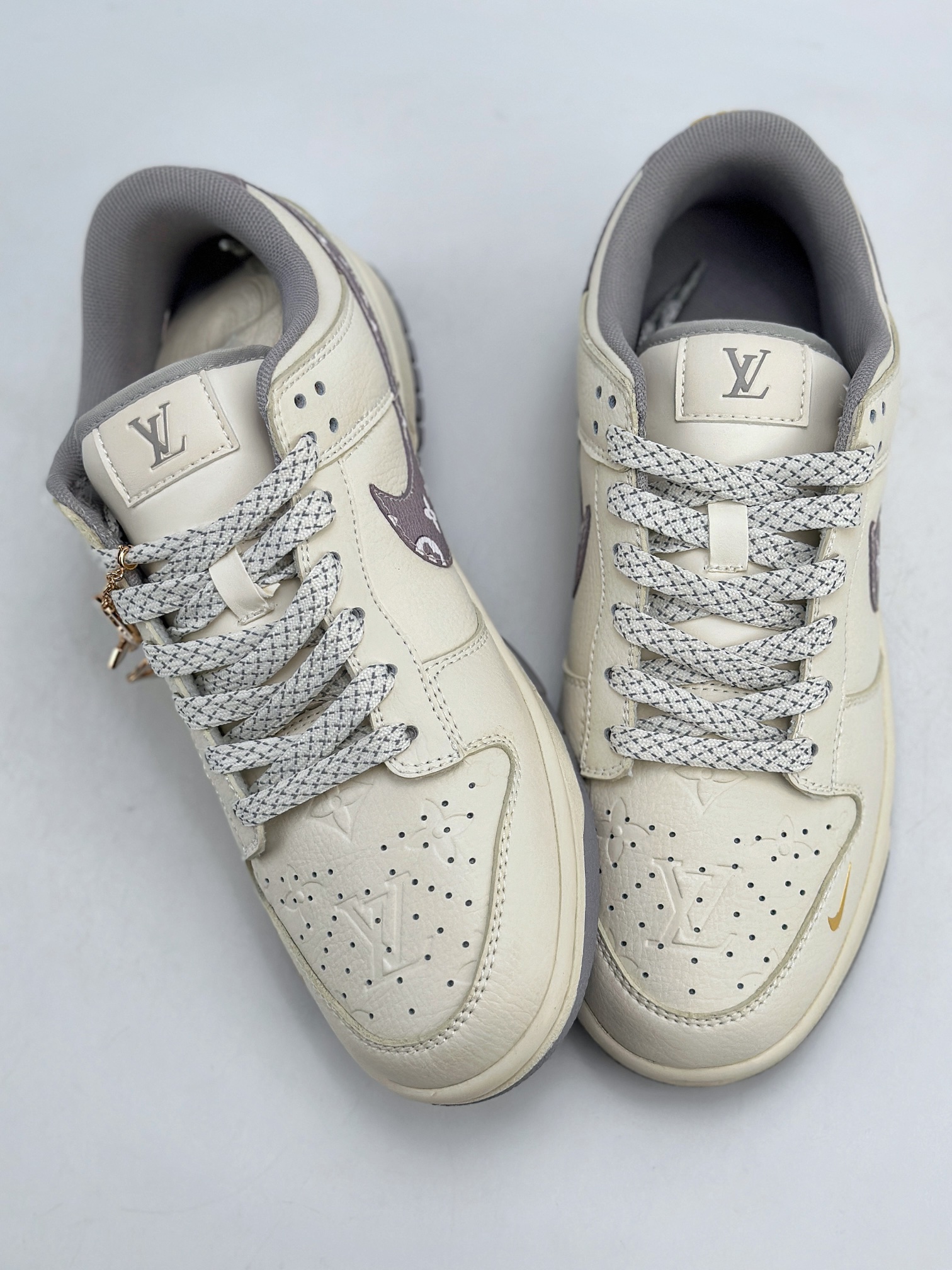 NIKE SB Dunk Low x Louis Vuitton 白紫满天星  XD6188-021