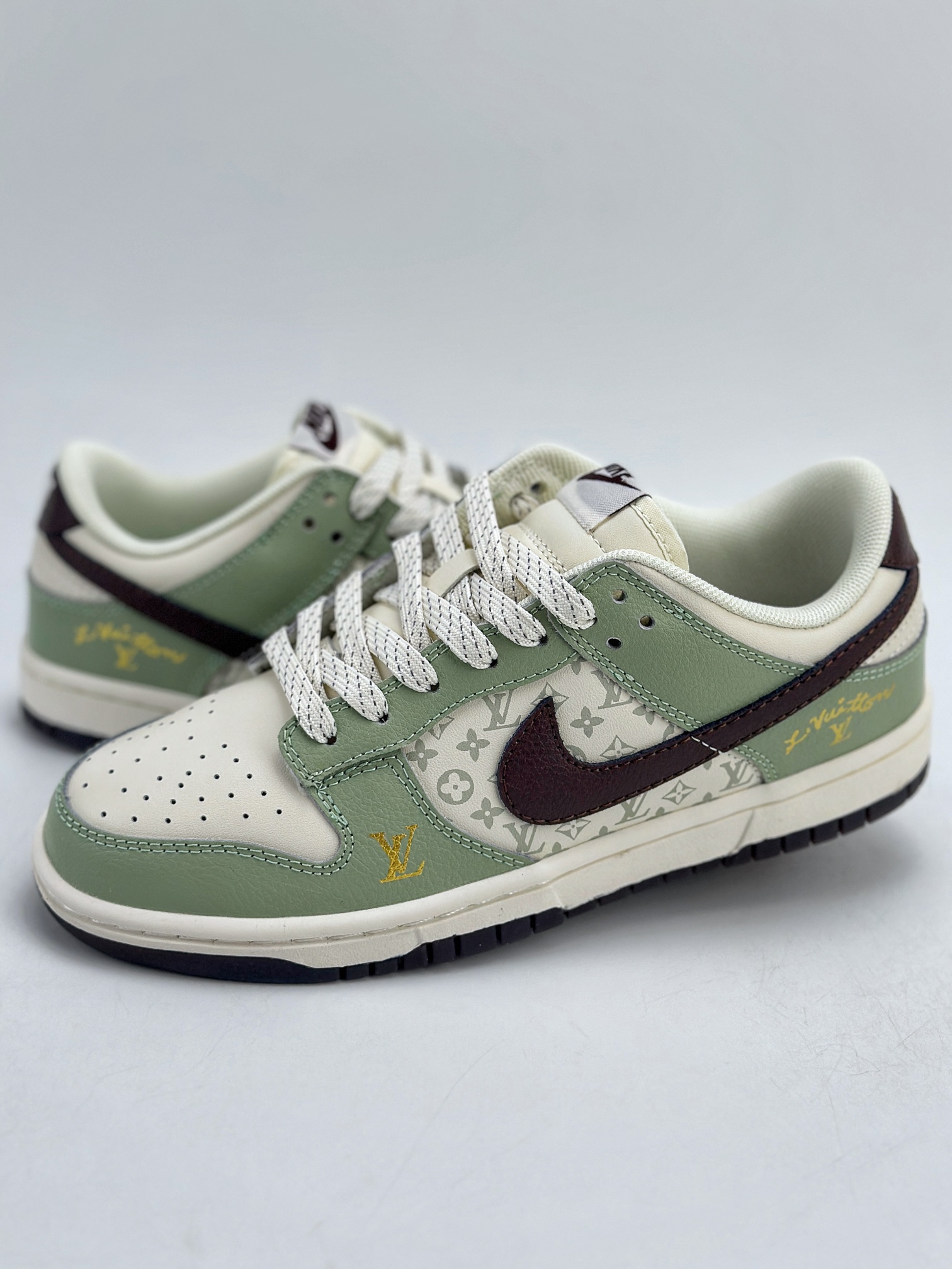 NIKE SB Dunk Low x Louis Vuitton 白绿棕满天星  XD6188-006