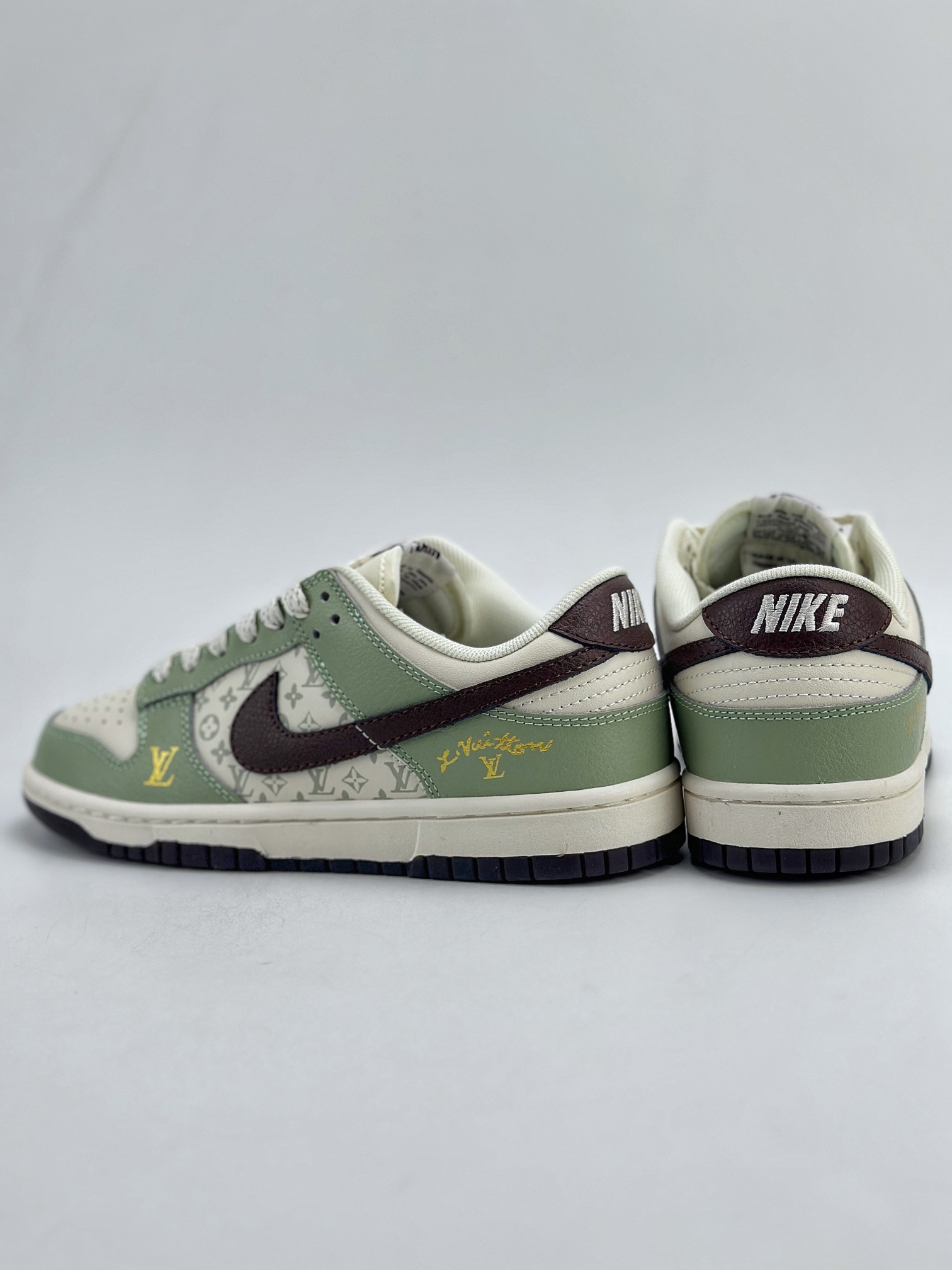 NIKE SB Dunk Low x Louis Vuitton 白绿棕满天星  XD6188-006