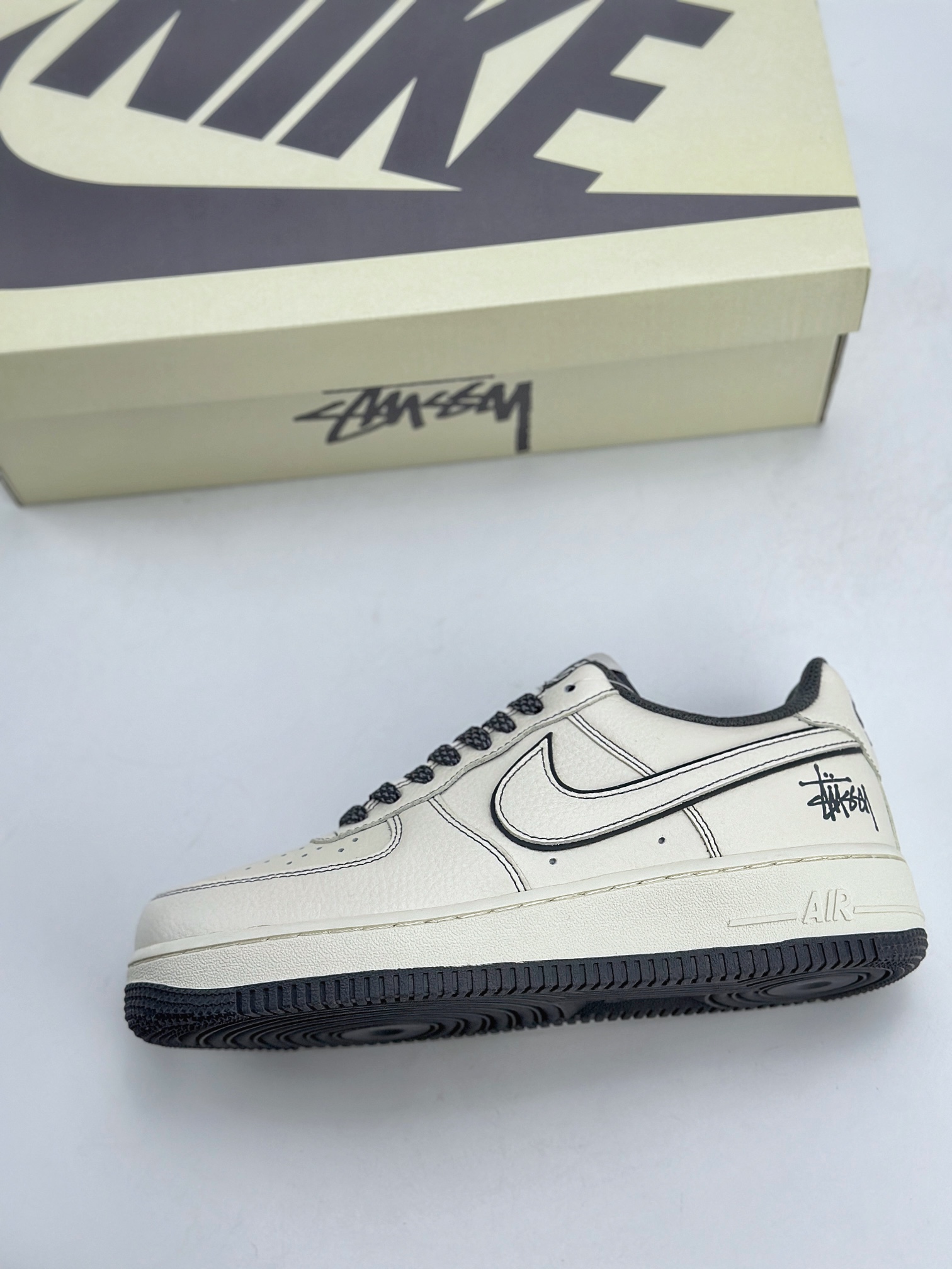 Nike Air Force 1 Low 07 x Stussy 斯图西白灰满天星  UN1635-111