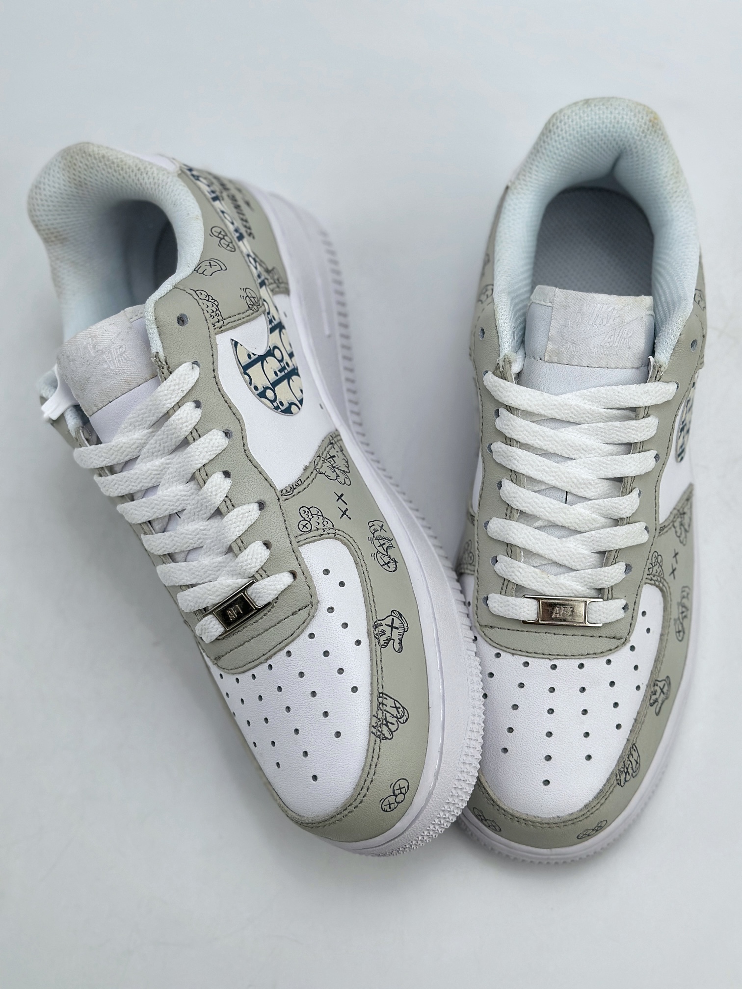 Nike Air Force 1 Low 07 x KAWS x DIOR 白灰  CW2288-001