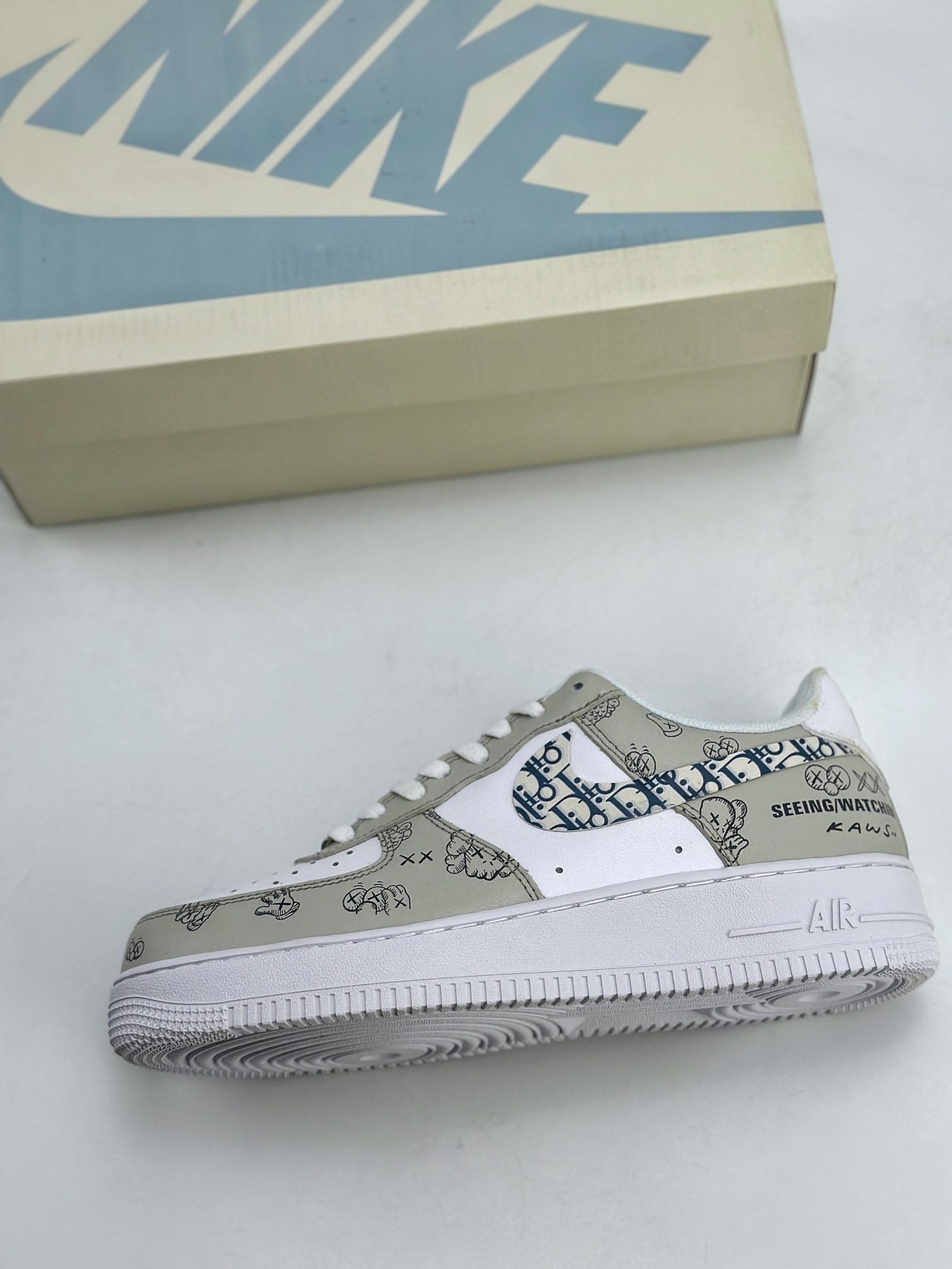 Nike Air Force 1 Low 07 x KAWS x DIOR 白灰  CW2288-001