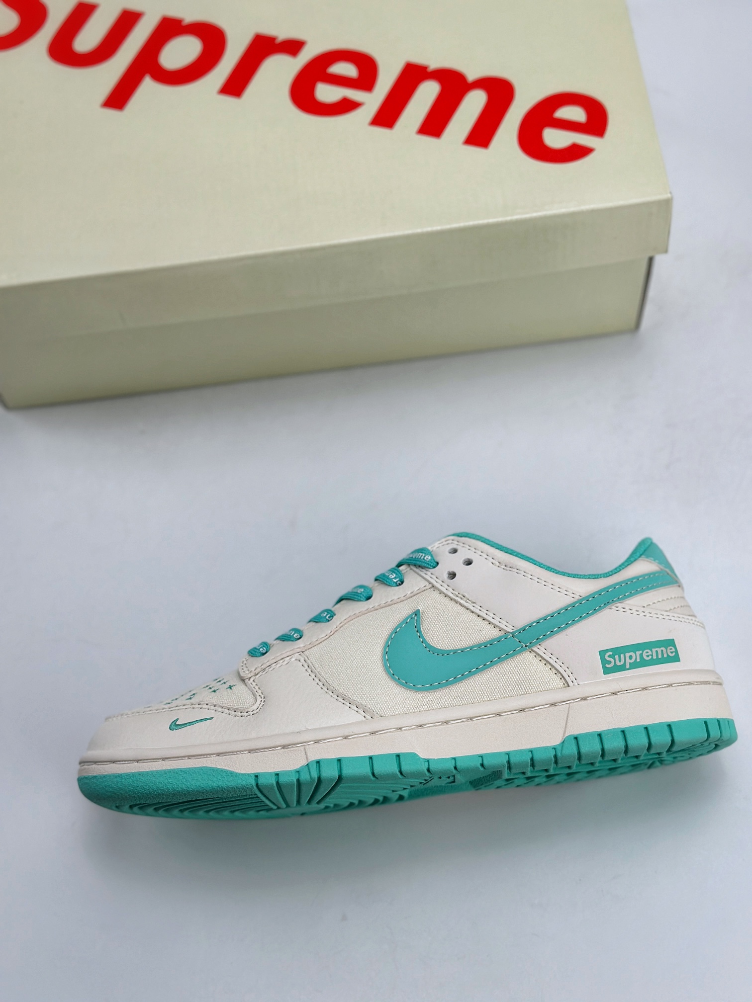 Nike SB Dunk Low x Supreme 米白蒂芙尼绿  BB6698-512