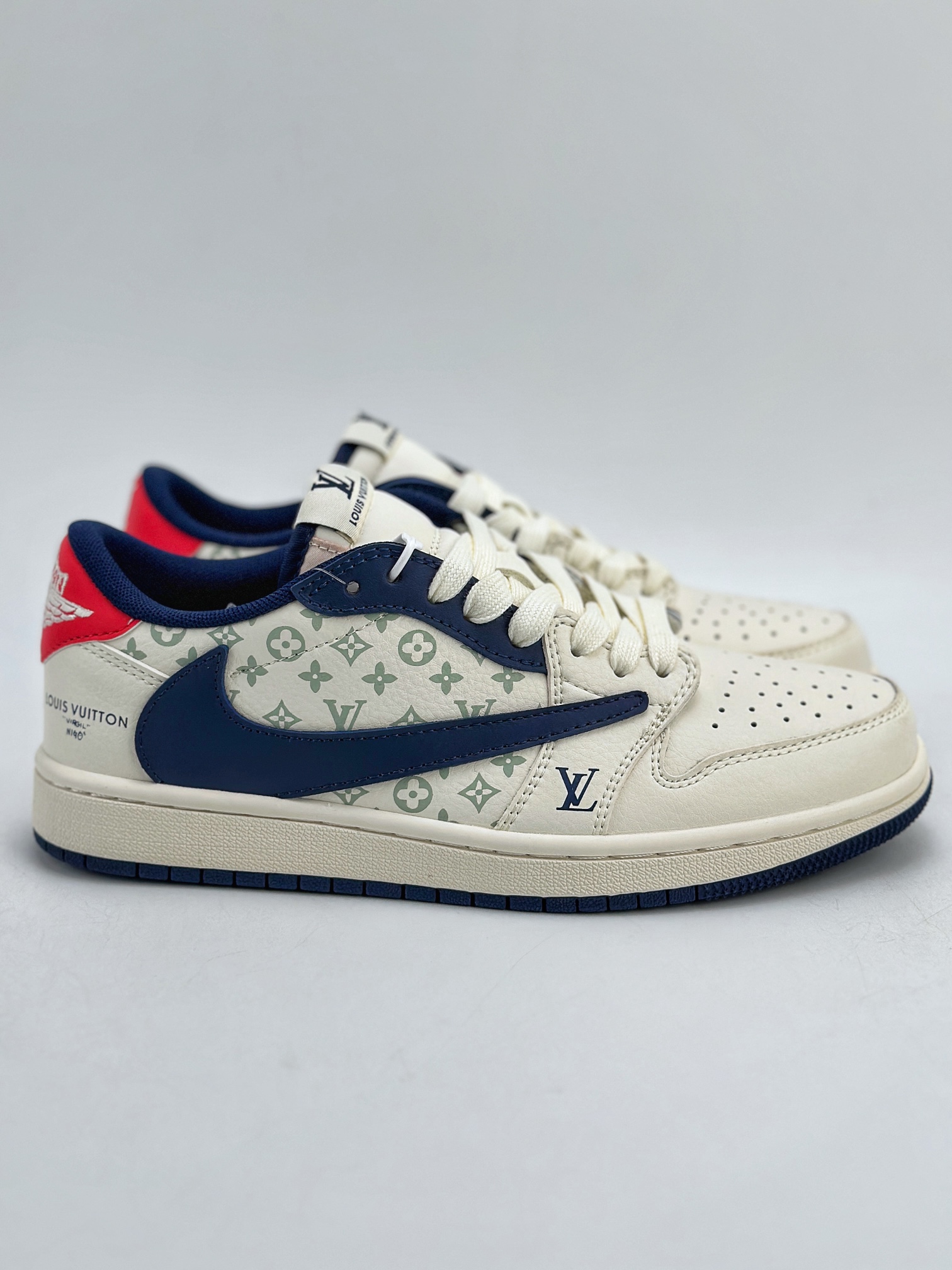 Travis Scott x Nike Air Jordan 1 Low x Louis Vuitton 三方联名 Air Jordan 1 Low 反转白蓝红倒钩 LJ5188-002