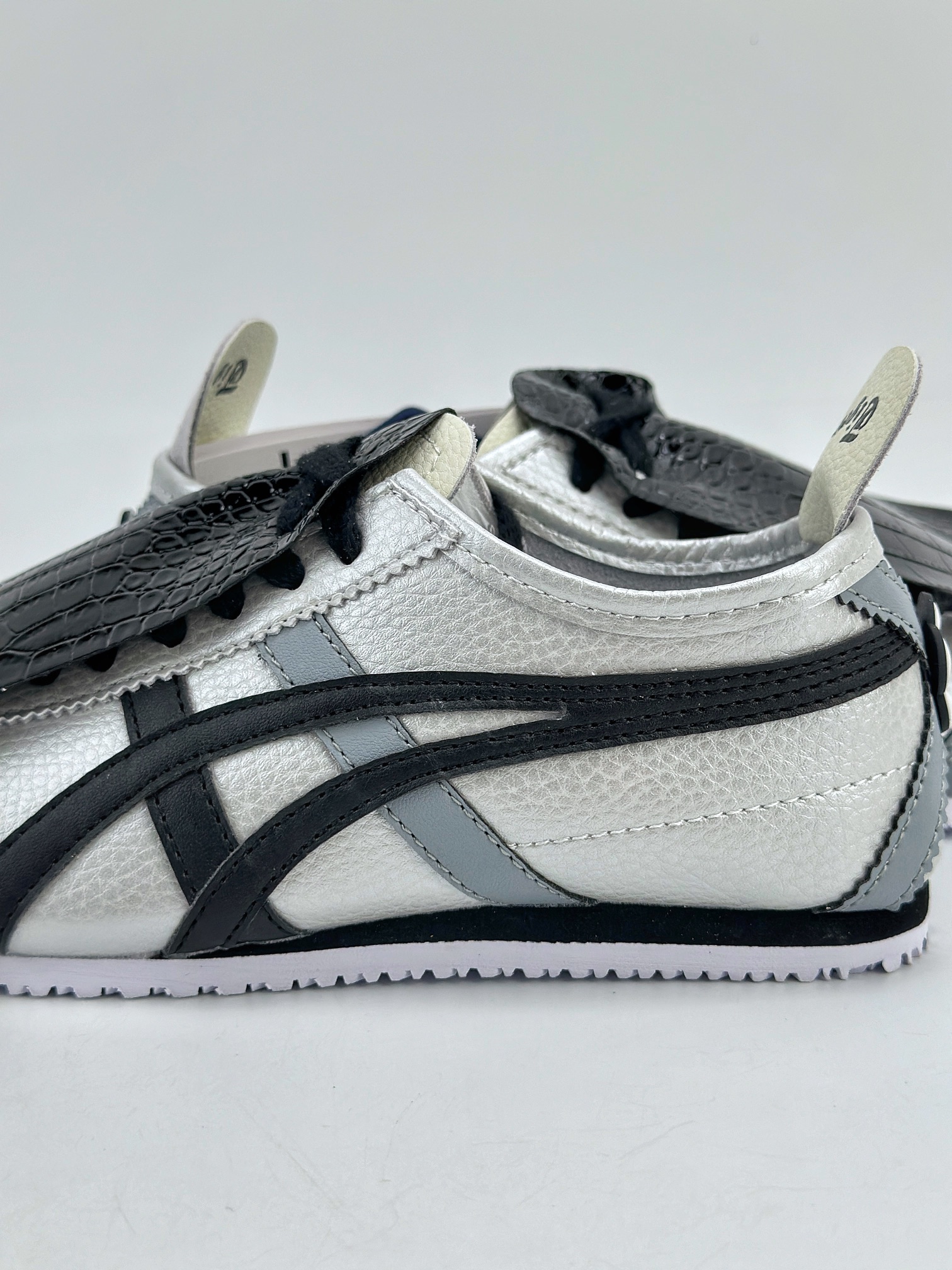 Onitsuka Tiger Mexico 66 Paraty 百搭单品 蒸汽木偶 雾都恋人 黑银 板鞋 1183B493-100