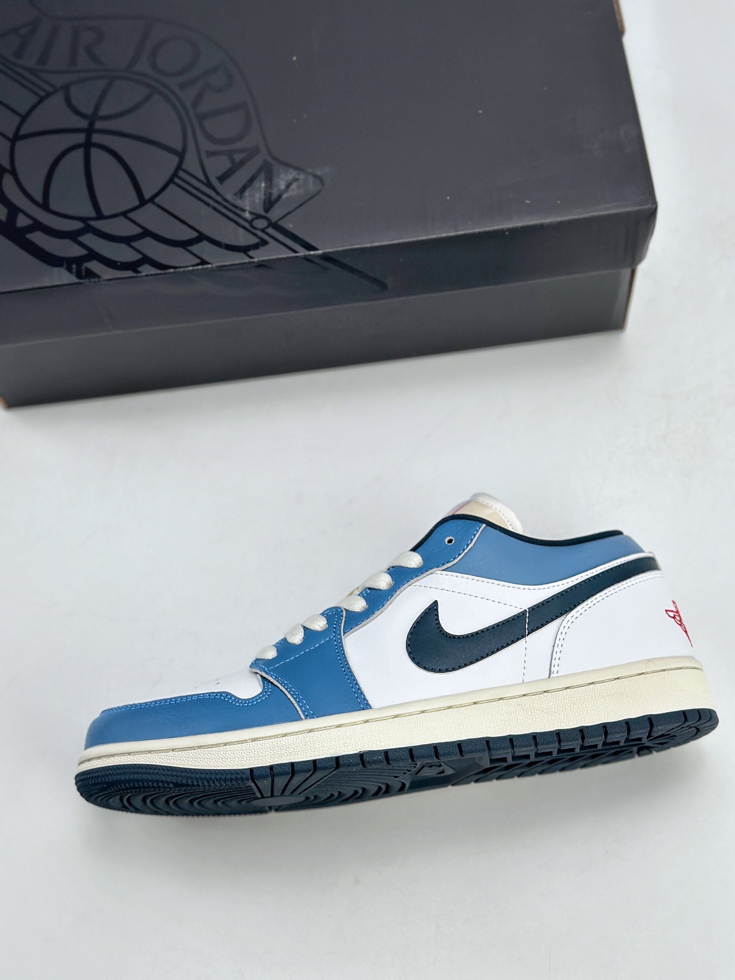 Air Jordan 1 Retro Low 海军蓝  HM3711-144