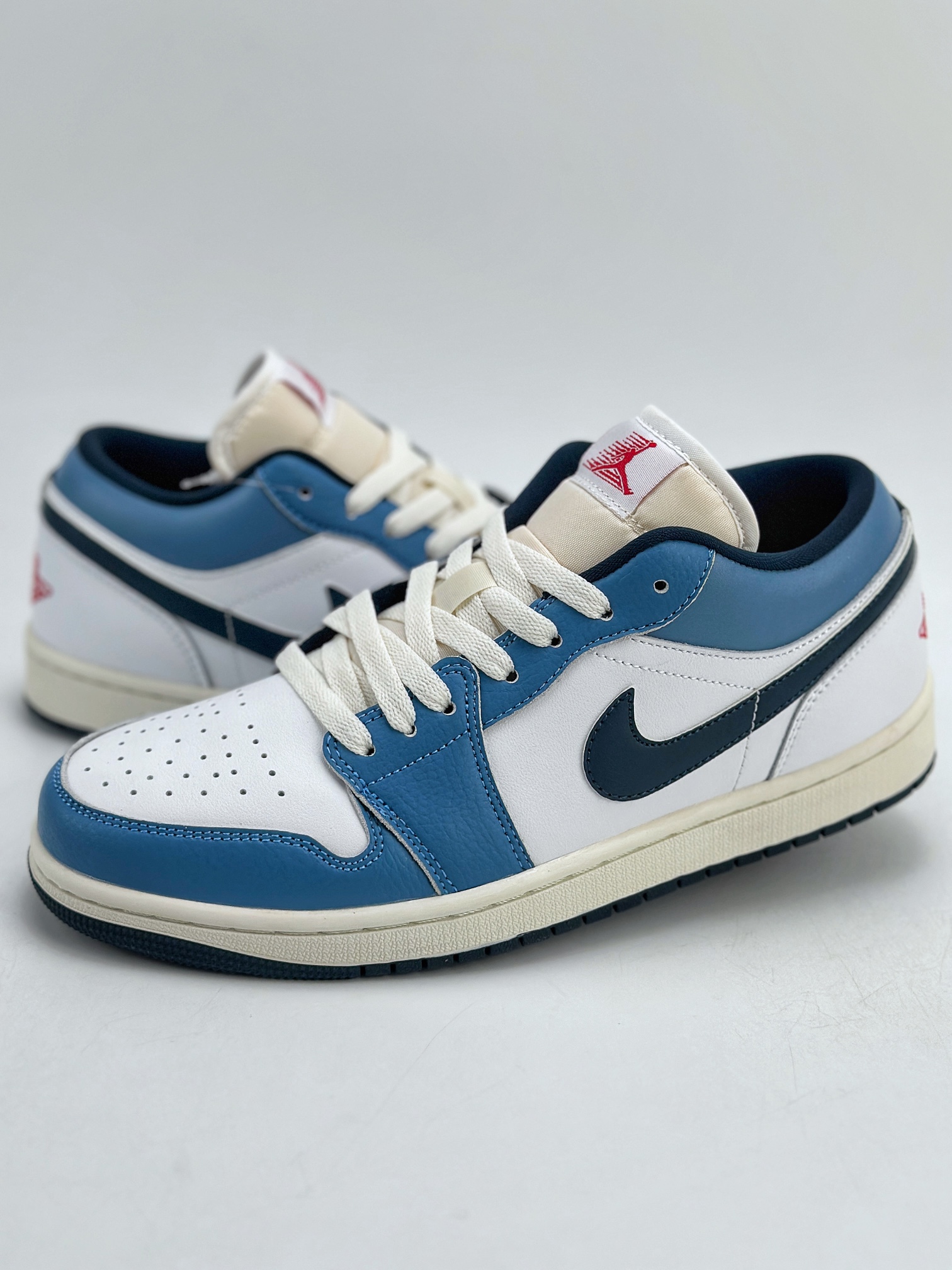 Air Jordan 1 Retro Low 海军蓝  HM3711-144