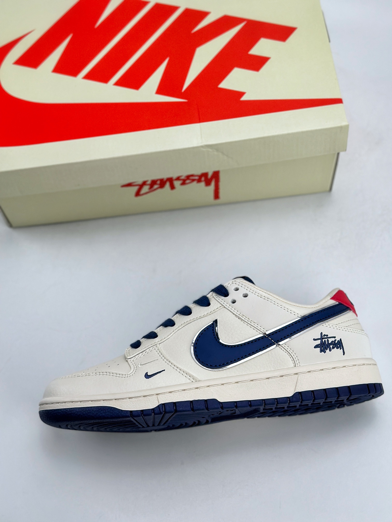 Nike SB Dunk Low x Stussy 斯图西 白蓝红 DQ1098-379