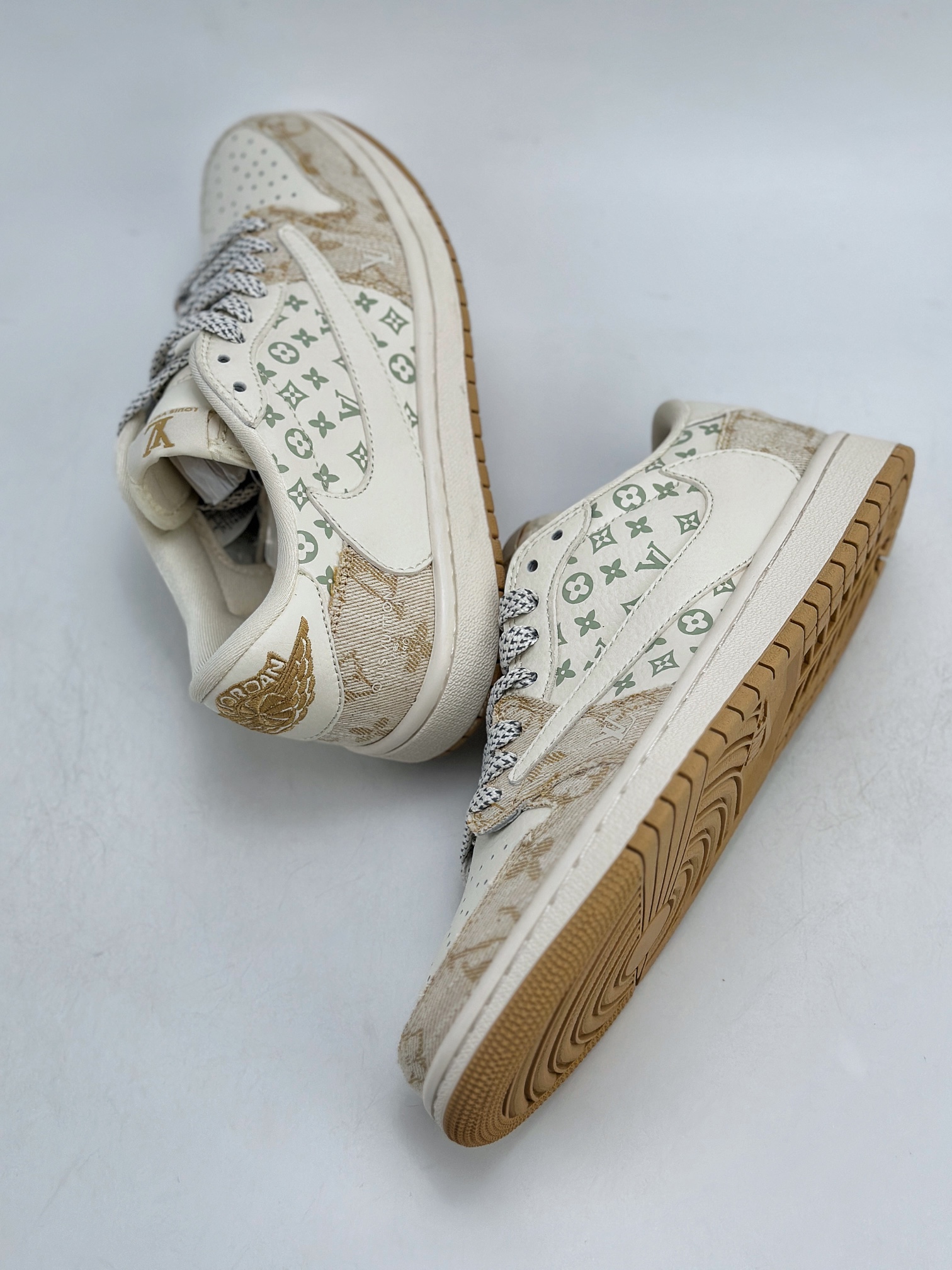 Travis Scott x Nike Air Jordan 1 Low x Louis Vuitton 三方联名 Air Jordan 1 Low 反转白黄牛仔布倒钩 SJ2068-009