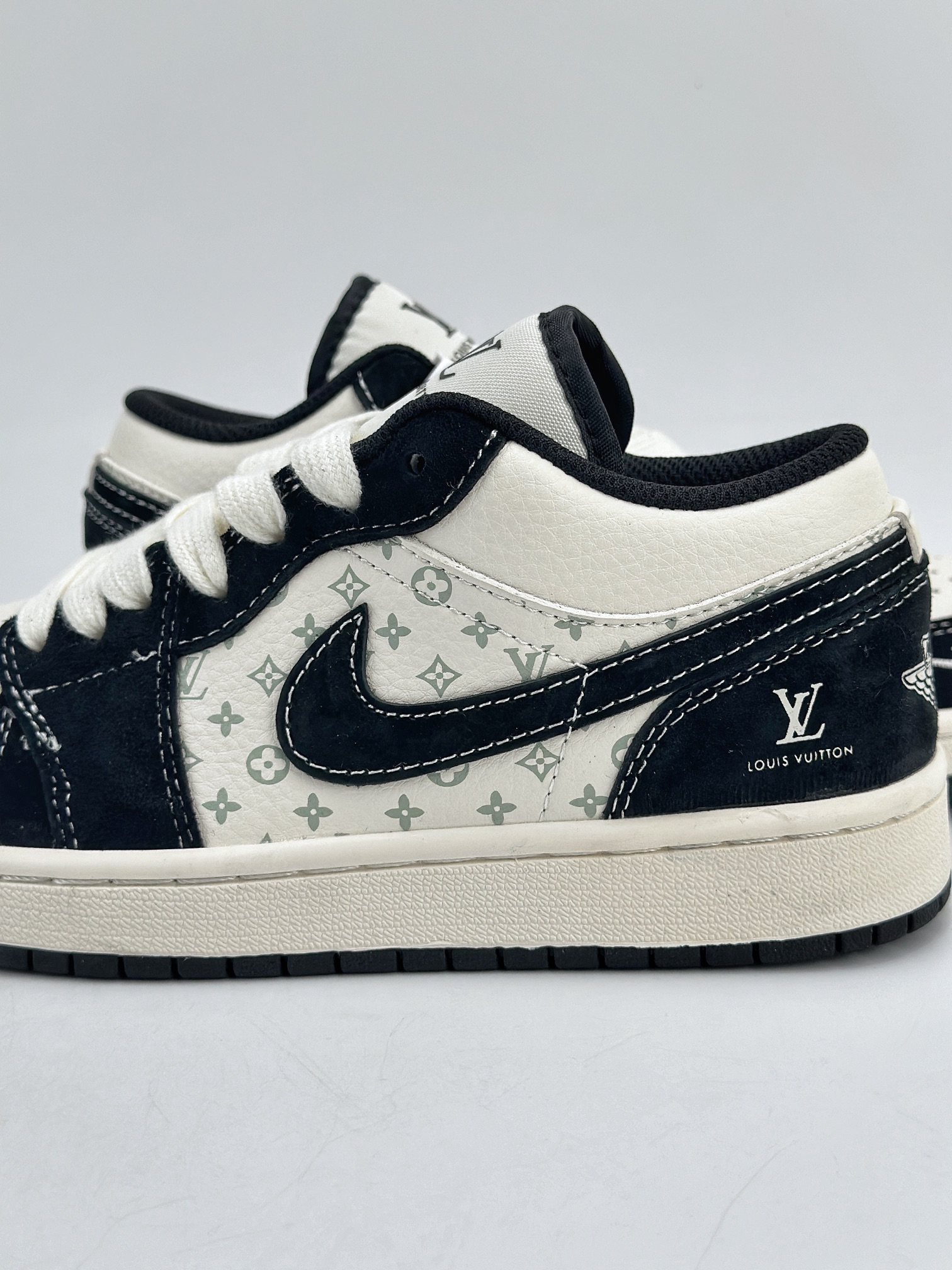 Air Jordan 1 Retro Low x Louis Vuitton 白黑熊猫 SJ9950-007