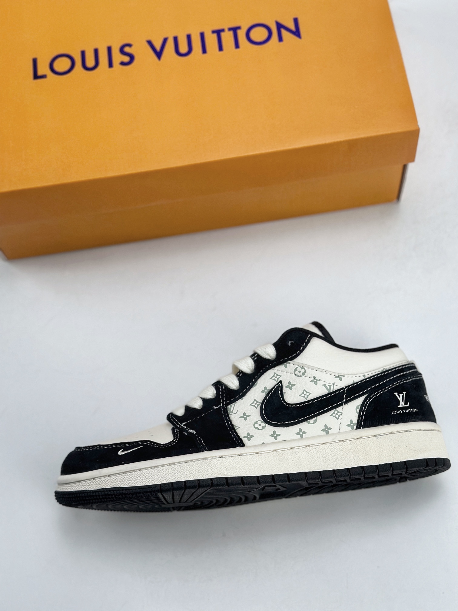 Air Jordan 1 Retro Low x Louis Vuitton 白黑熊猫 SJ9950-007