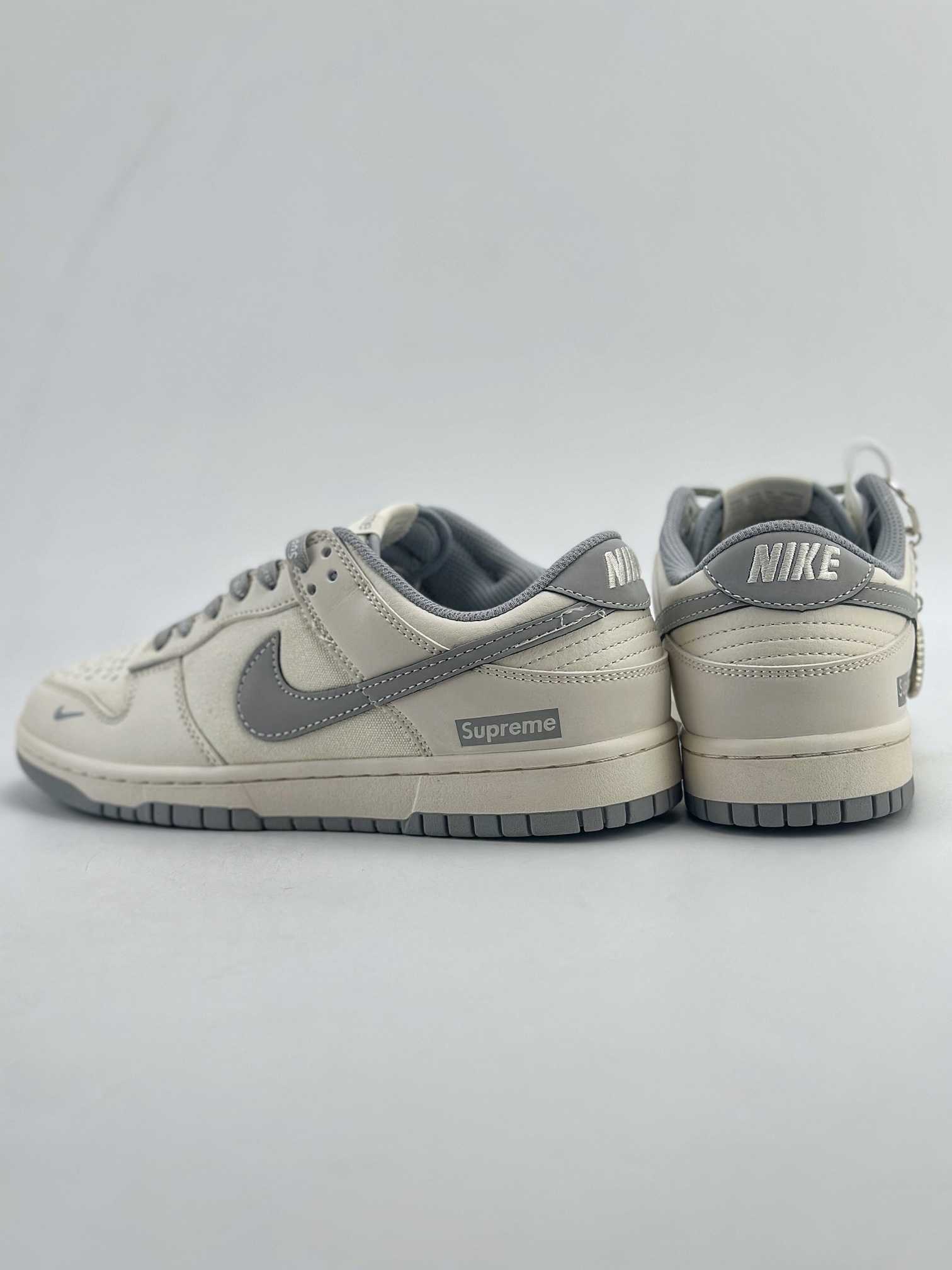 Nike SB Dunk Low x Supreme 白灰  BB6698-514