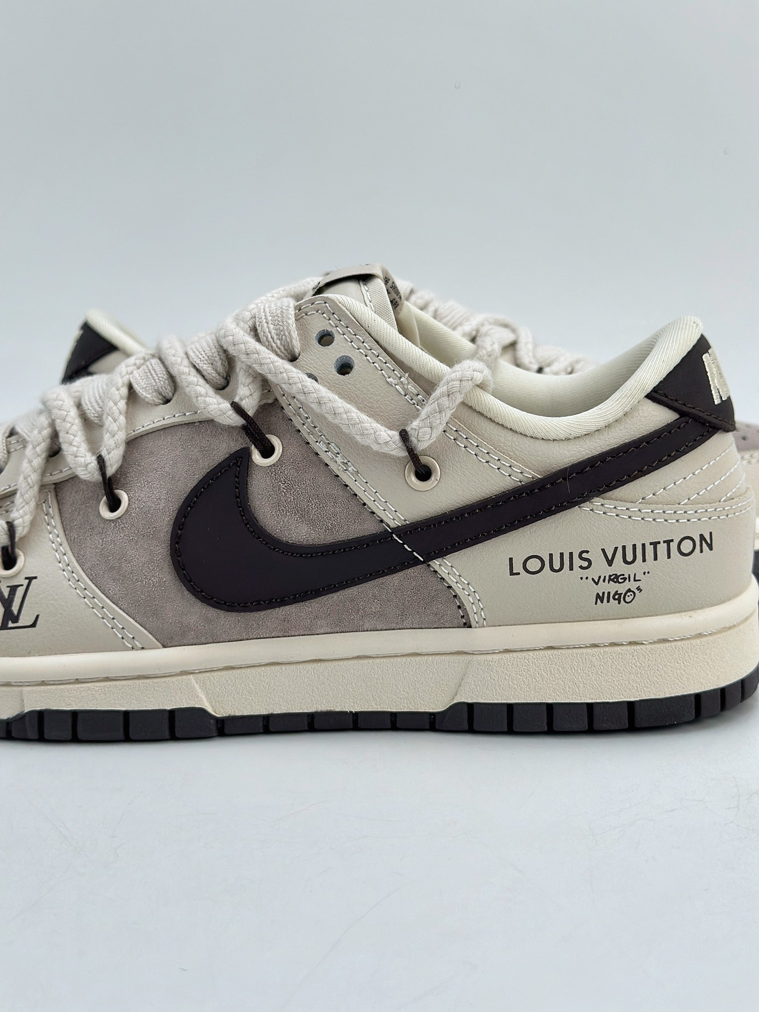 Nike SB Dunk Low x Louis Vuitton 棕灰绑带 XX2025-328