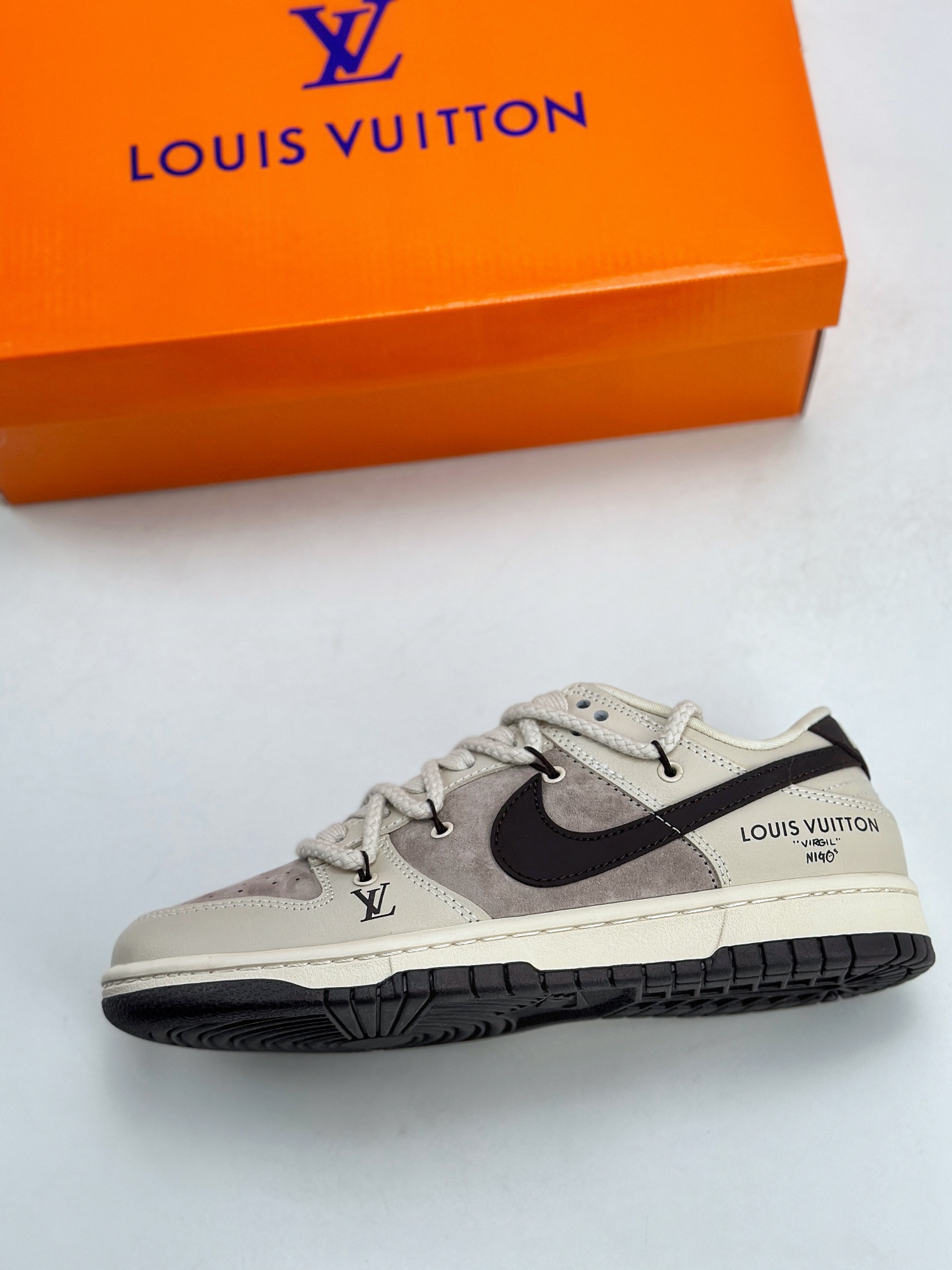 Nike SB Dunk Low x Louis Vuitton 棕灰绑带 XX2025-328