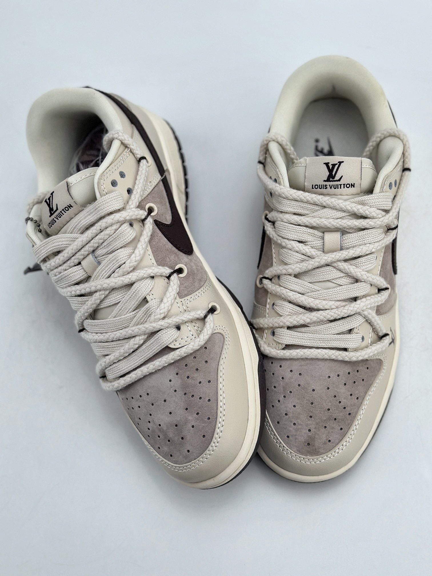 Nike SB Dunk Low x Louis Vuitton 棕灰绑带 XX2025-328