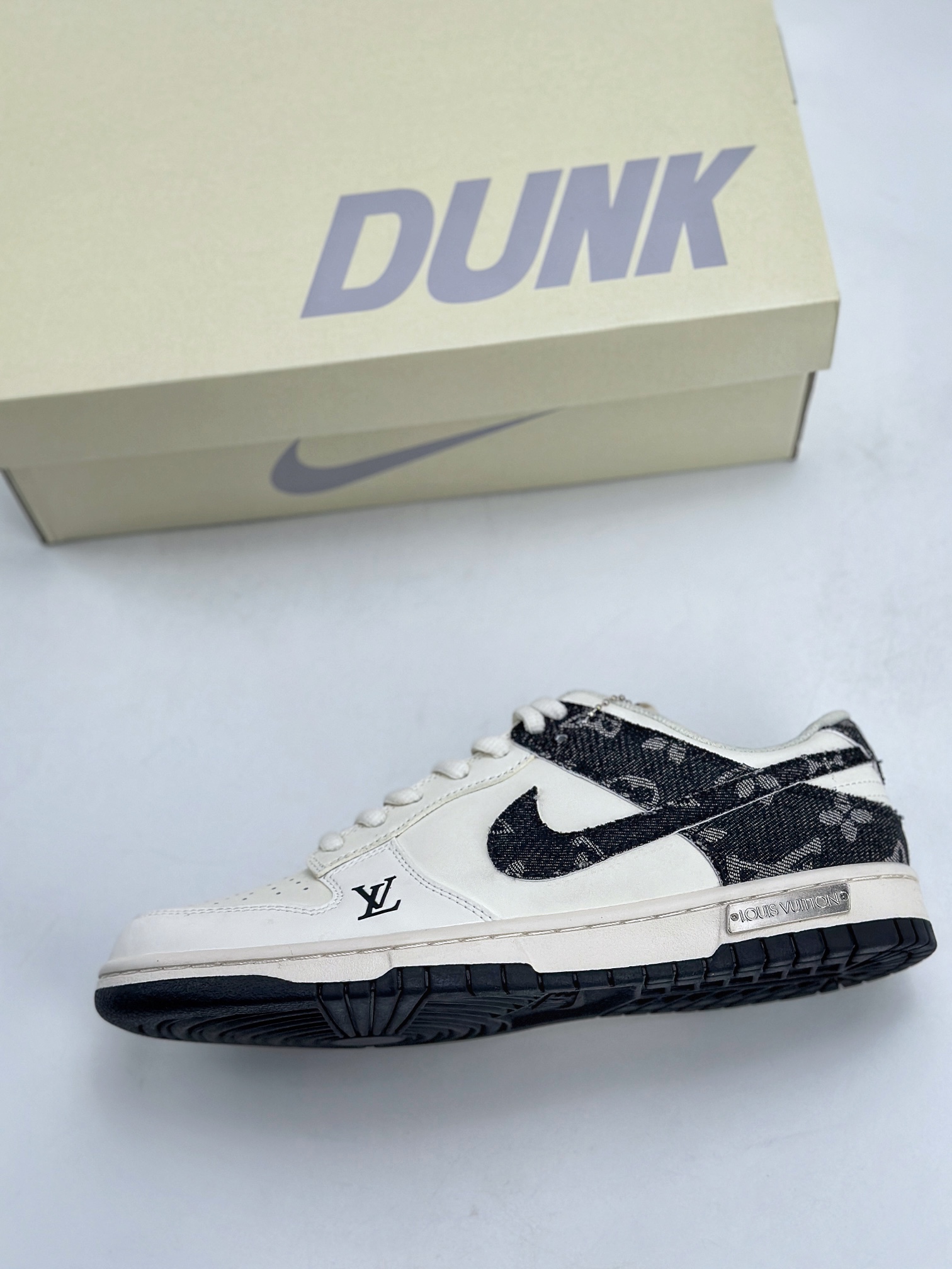 Nike SB Dunk Low x Louis Vuitton 白黑牛仔  DJ2024-009