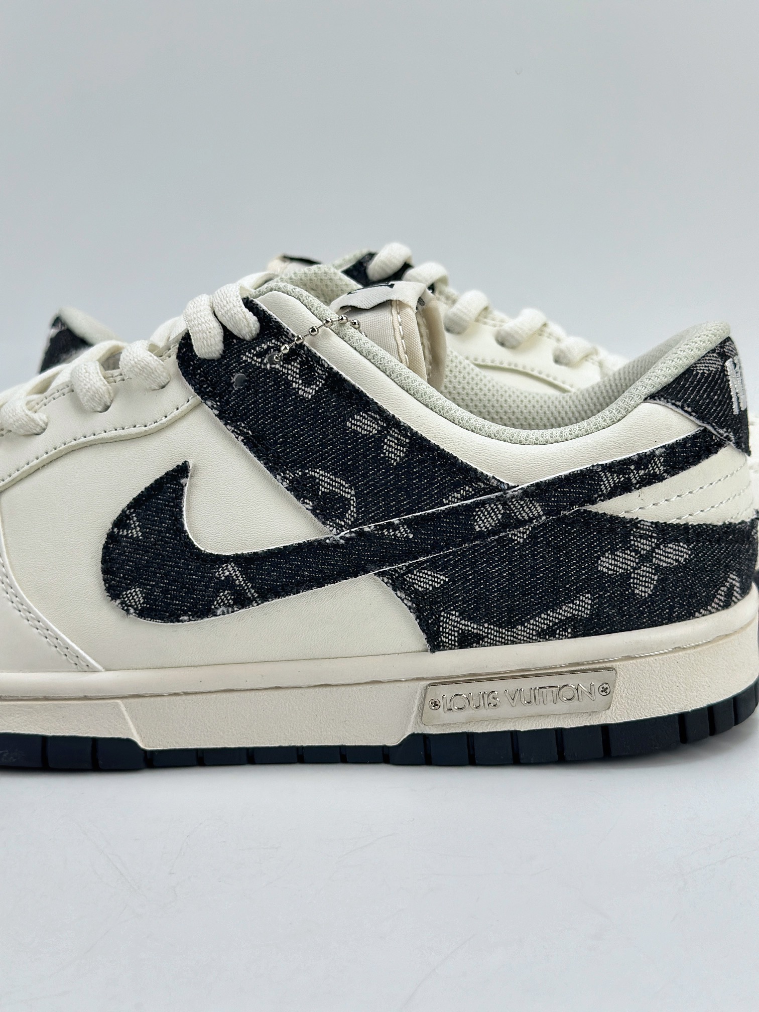 Nike SB Dunk Low x Louis Vuitton 白黑牛仔  DJ2024-009