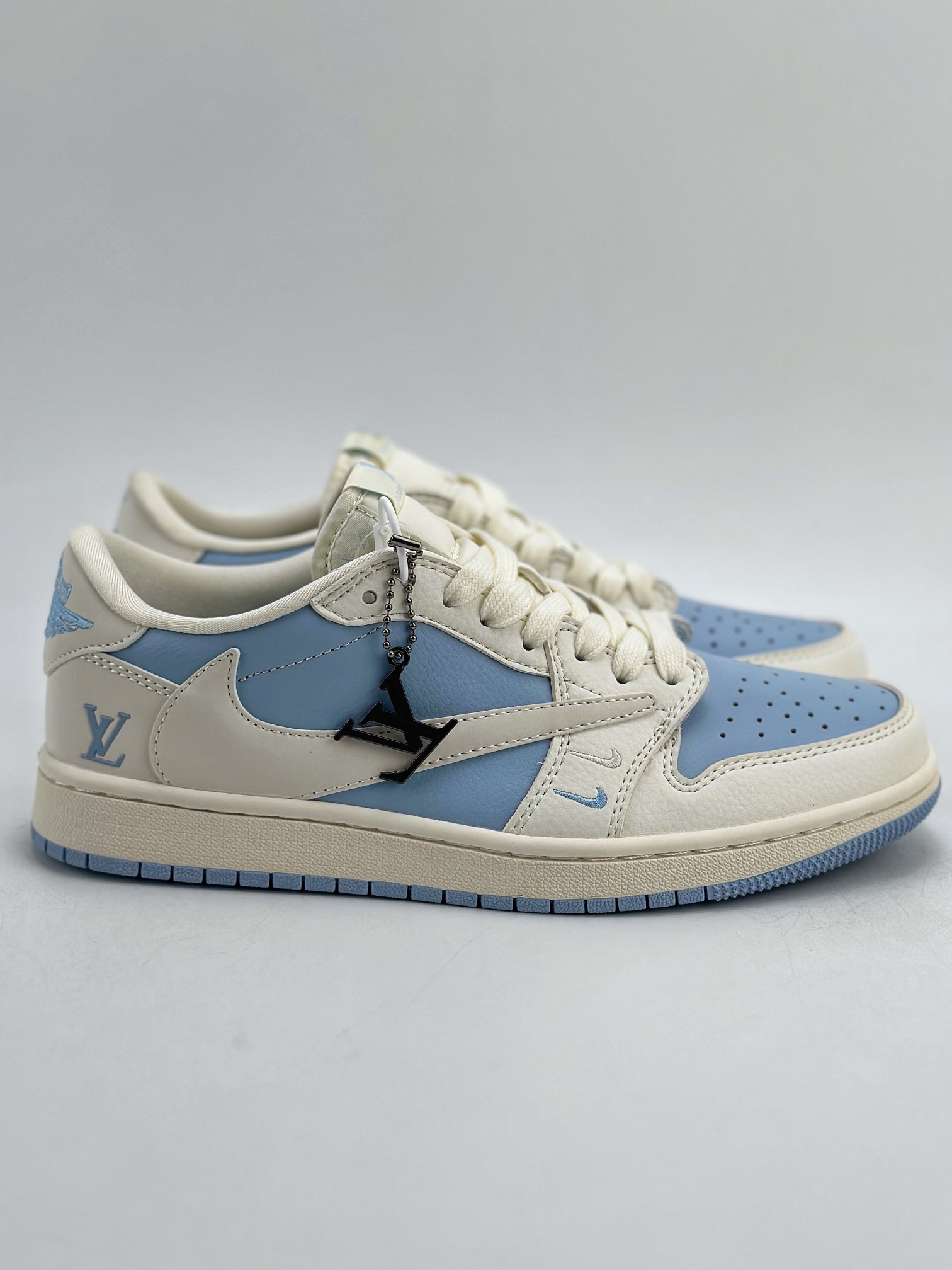 Travis Scott x Nike Air Jordan 1 Low x Louis Vuitton 三方联名 Air Jordan 1 Low 反转米黄天蓝倒钩  BB6588-103