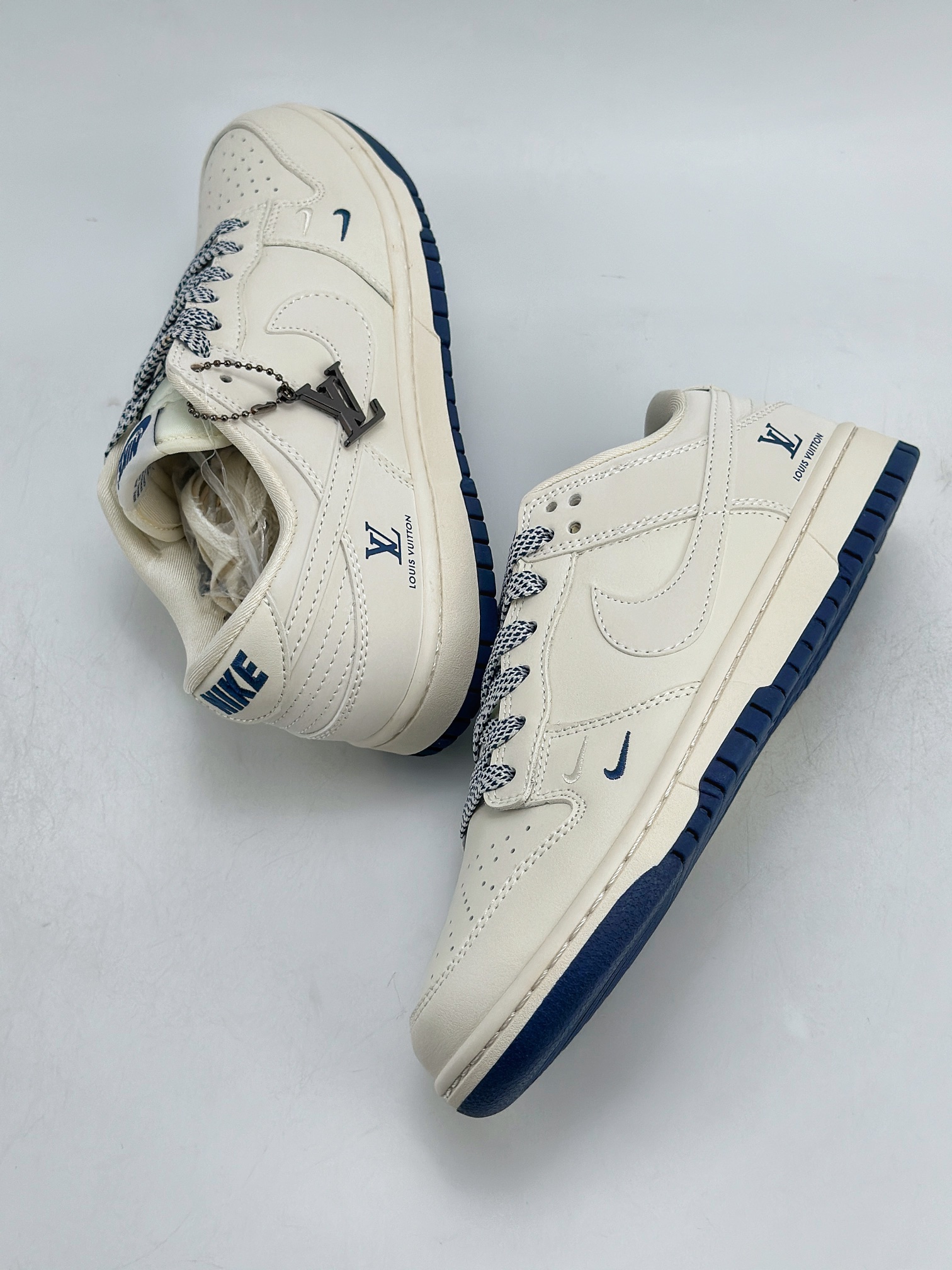 Nike SB Dunk Low x Louis Vuitton 米白双钩满天星 XX2025-320