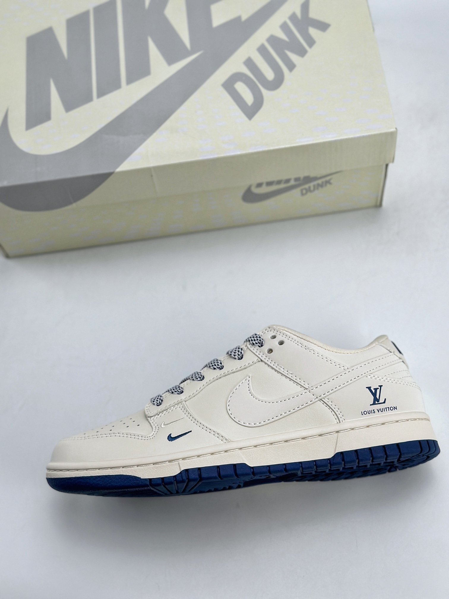 Nike SB Dunk Low x Louis Vuitton 米白双钩满天星 XX2025-320