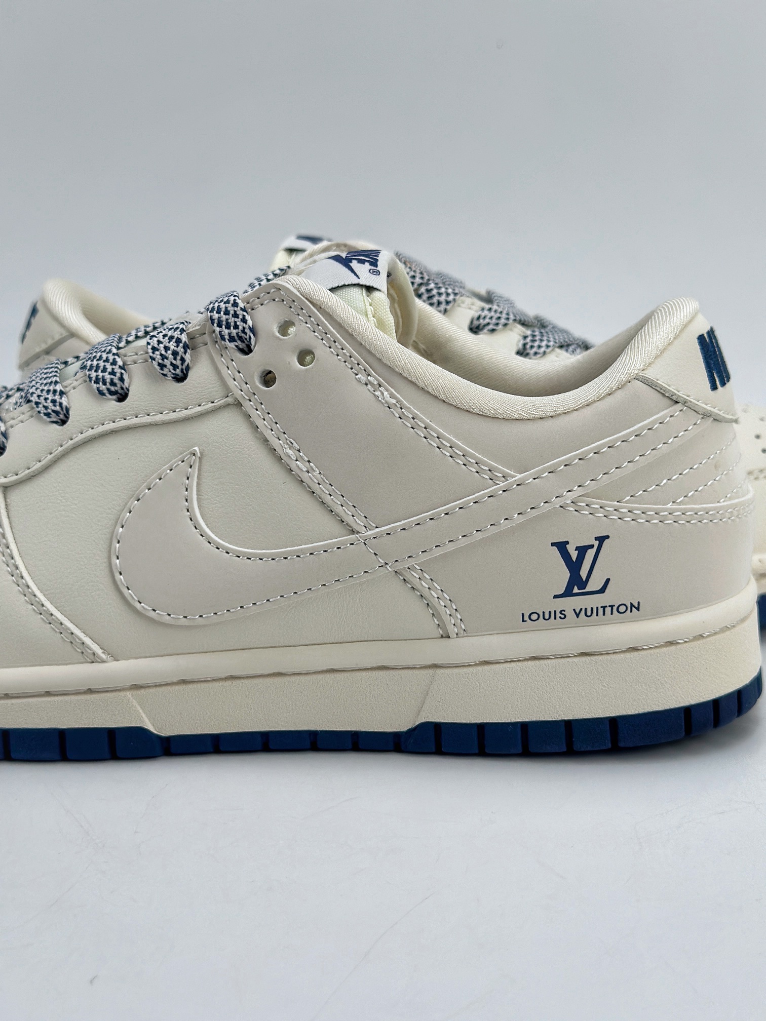 Nike SB Dunk Low x Louis Vuitton 米白双钩满天星 XX2025-320