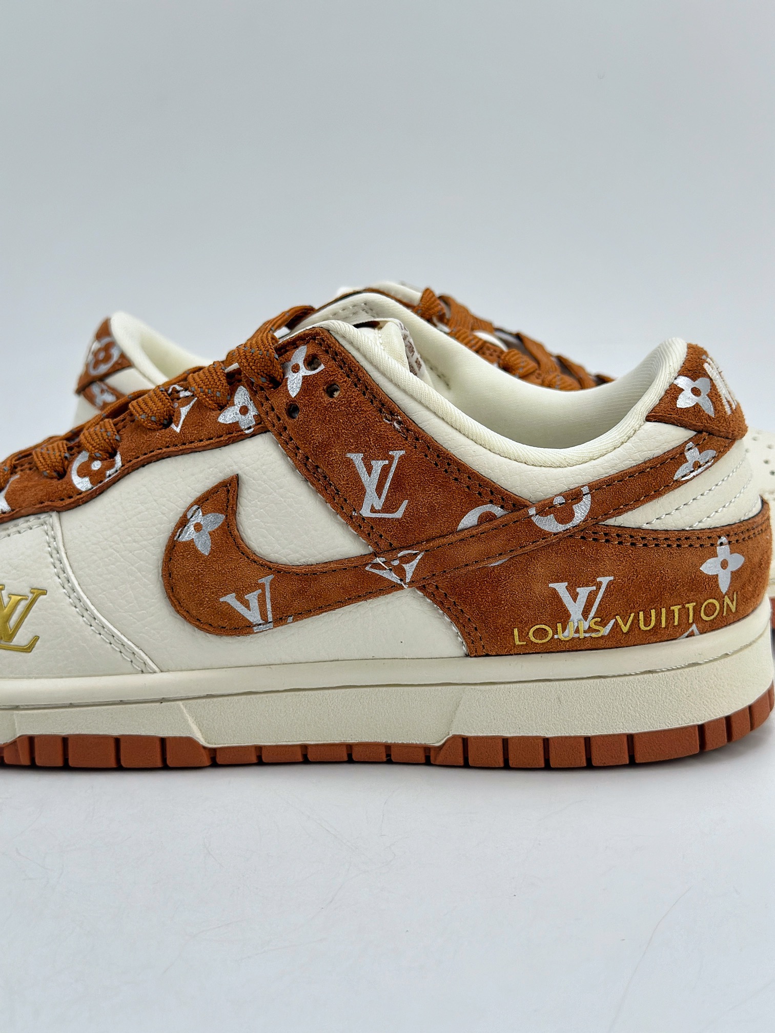 Nike SB Dunk Low x Louis Vuitton 米白红棕 XD6188-030